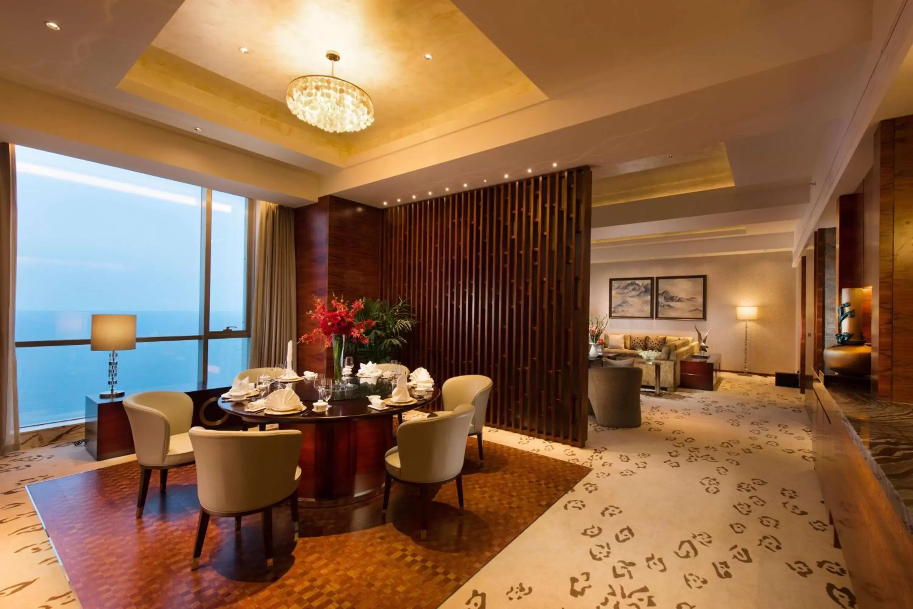 Living room in Hilton Yantai Golden Coast