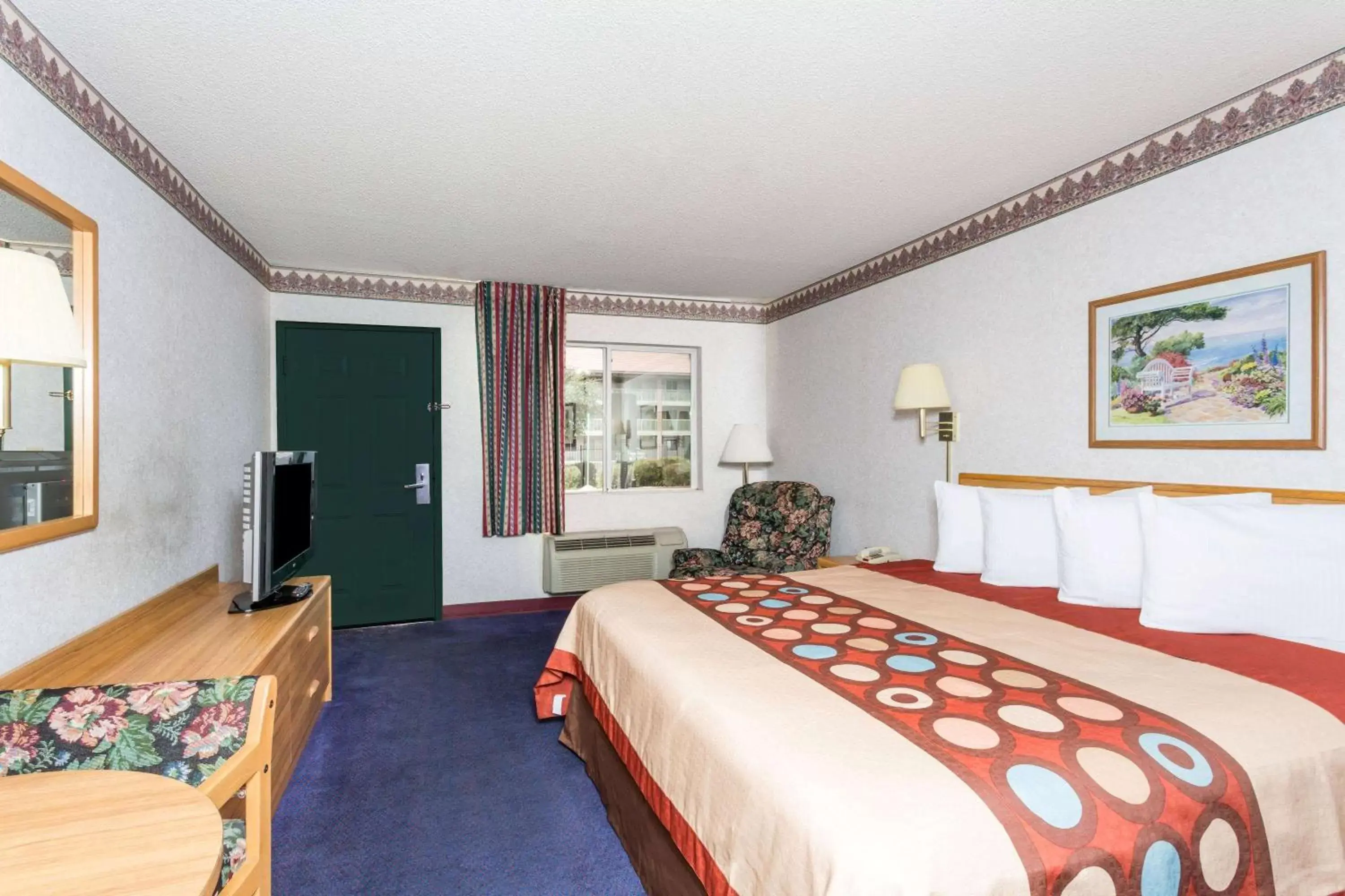 Photo of the whole room, Bed in Days Inn by Wyndham Phoenix West