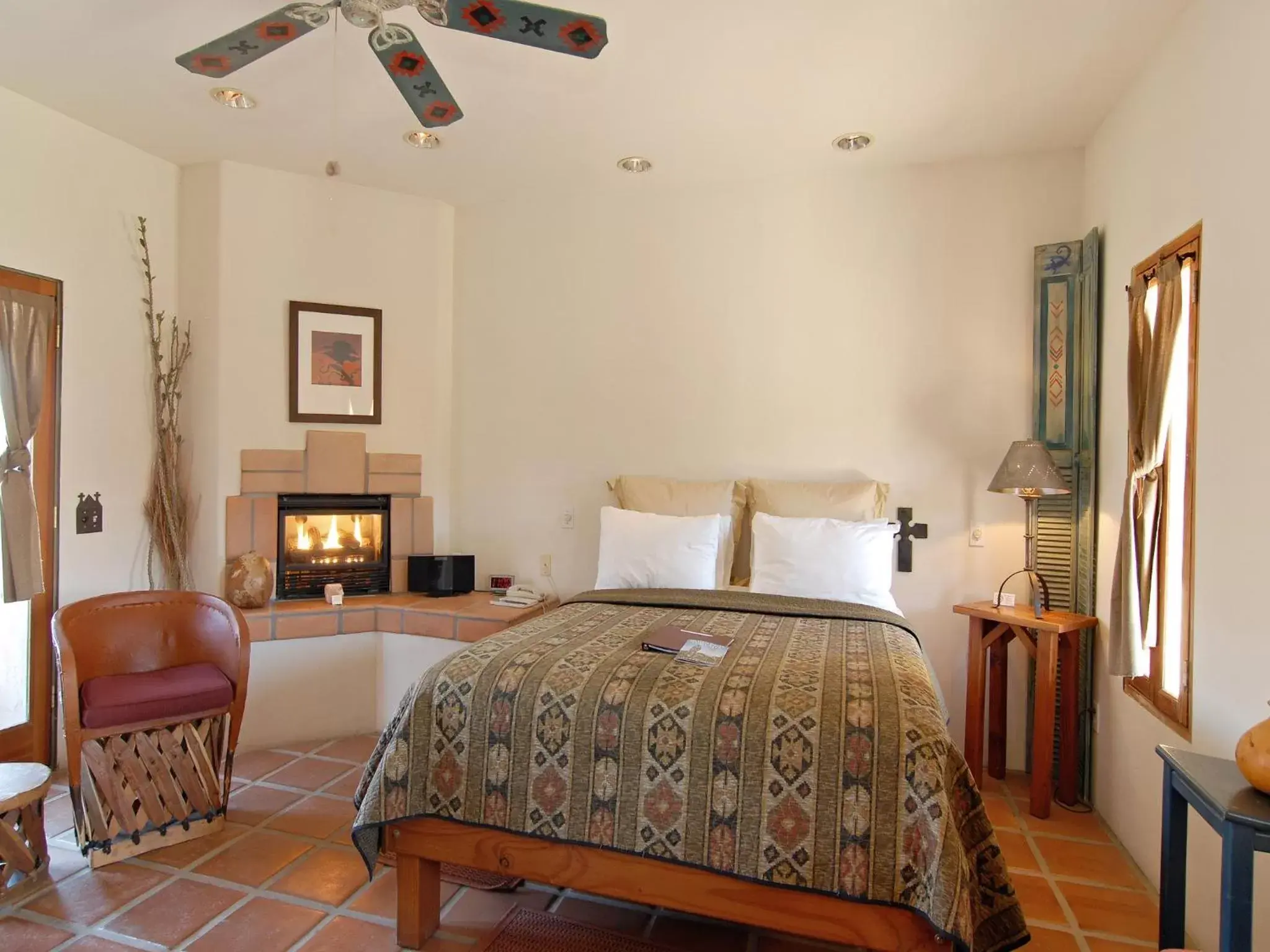 Superior Queen Room with Fireplace in Borrego Valley Inn