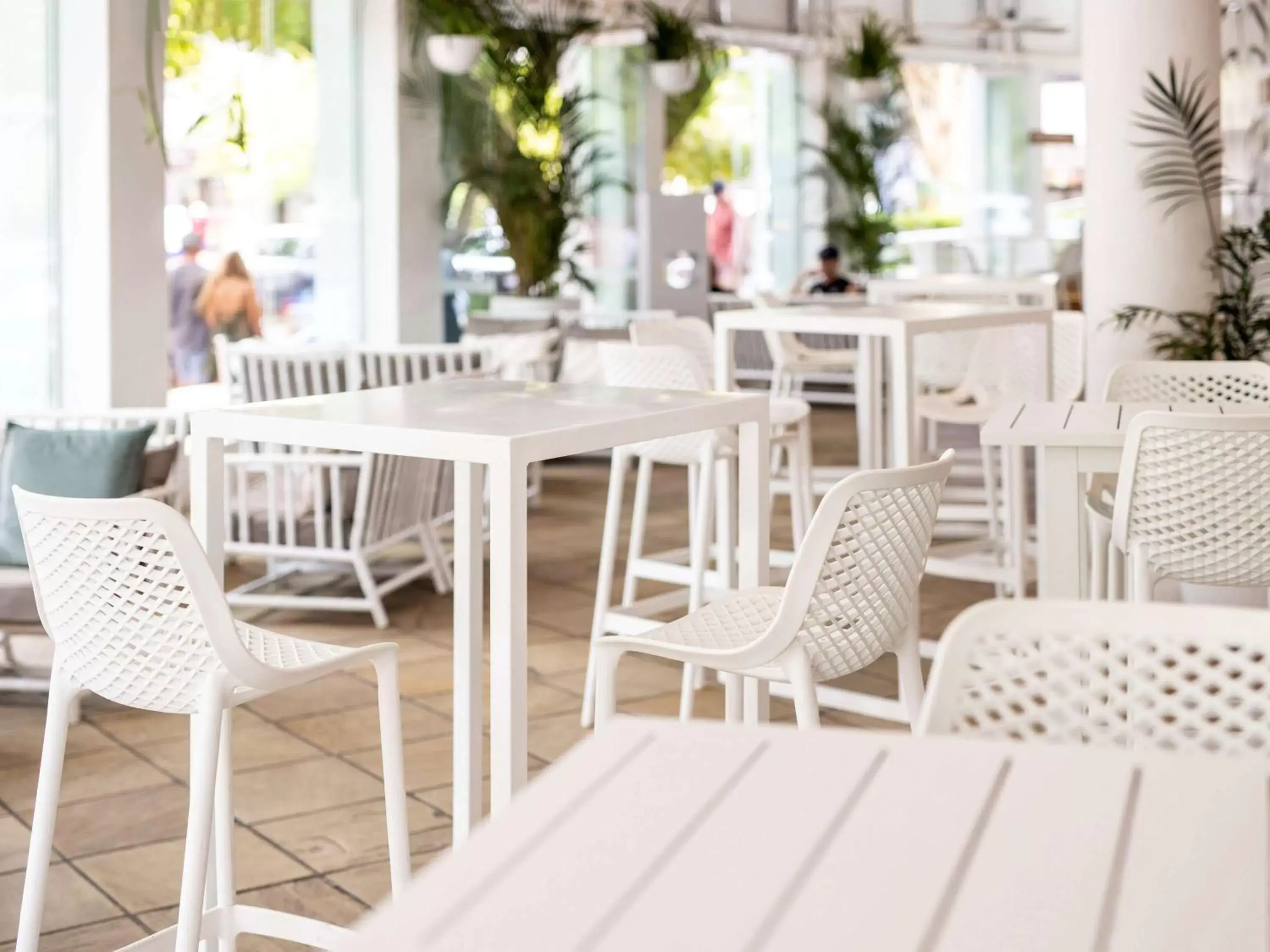 Lounge or bar in Sofitel Noosa Pacific Resort Lounge or bar in Sofitel Noosa Pacific Resort