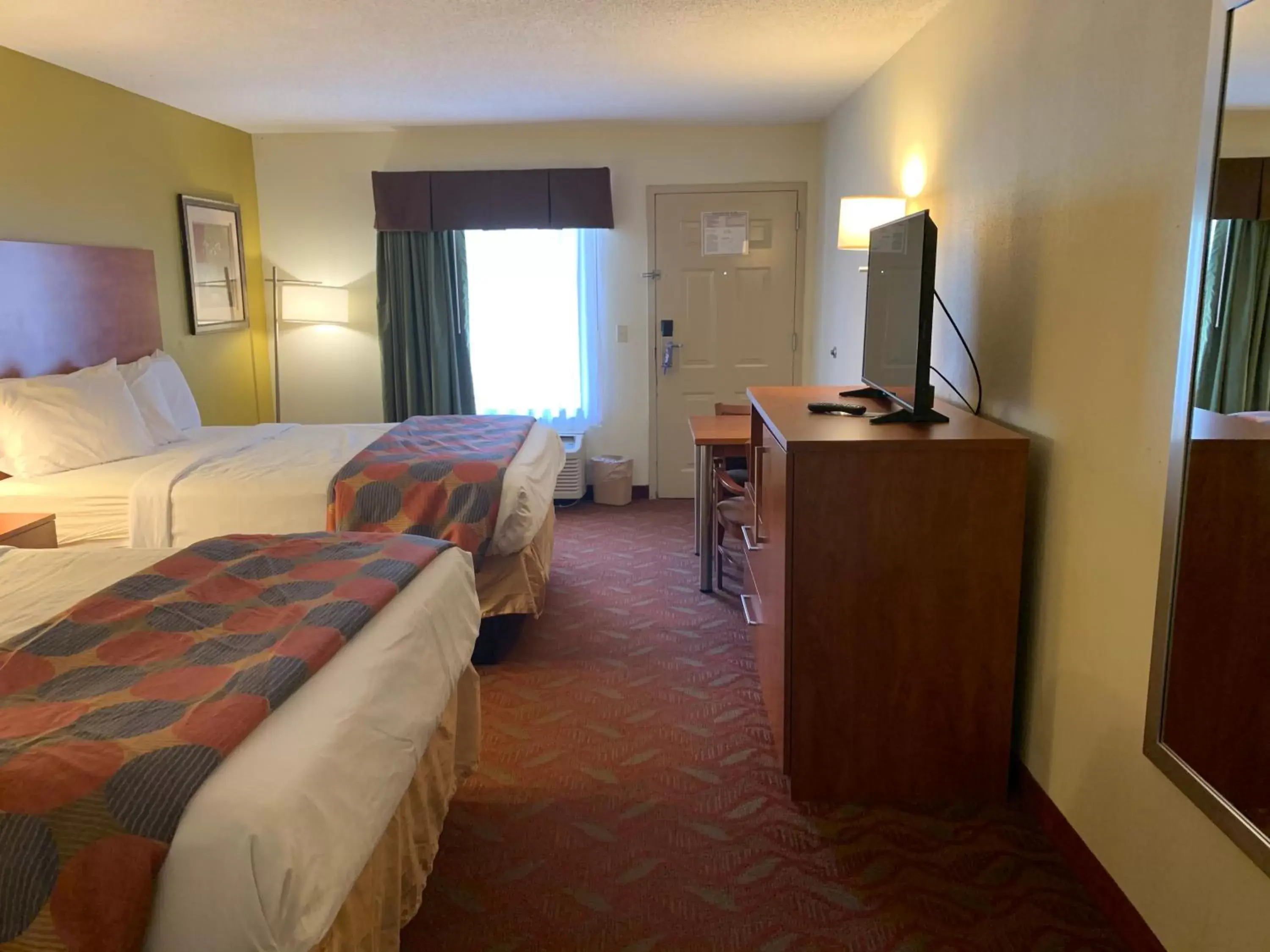 Photo of the whole room, Bed in Baymont by Wyndham Cave City Photo of the whole room, Bed in Baymont by Wyndham Cave City