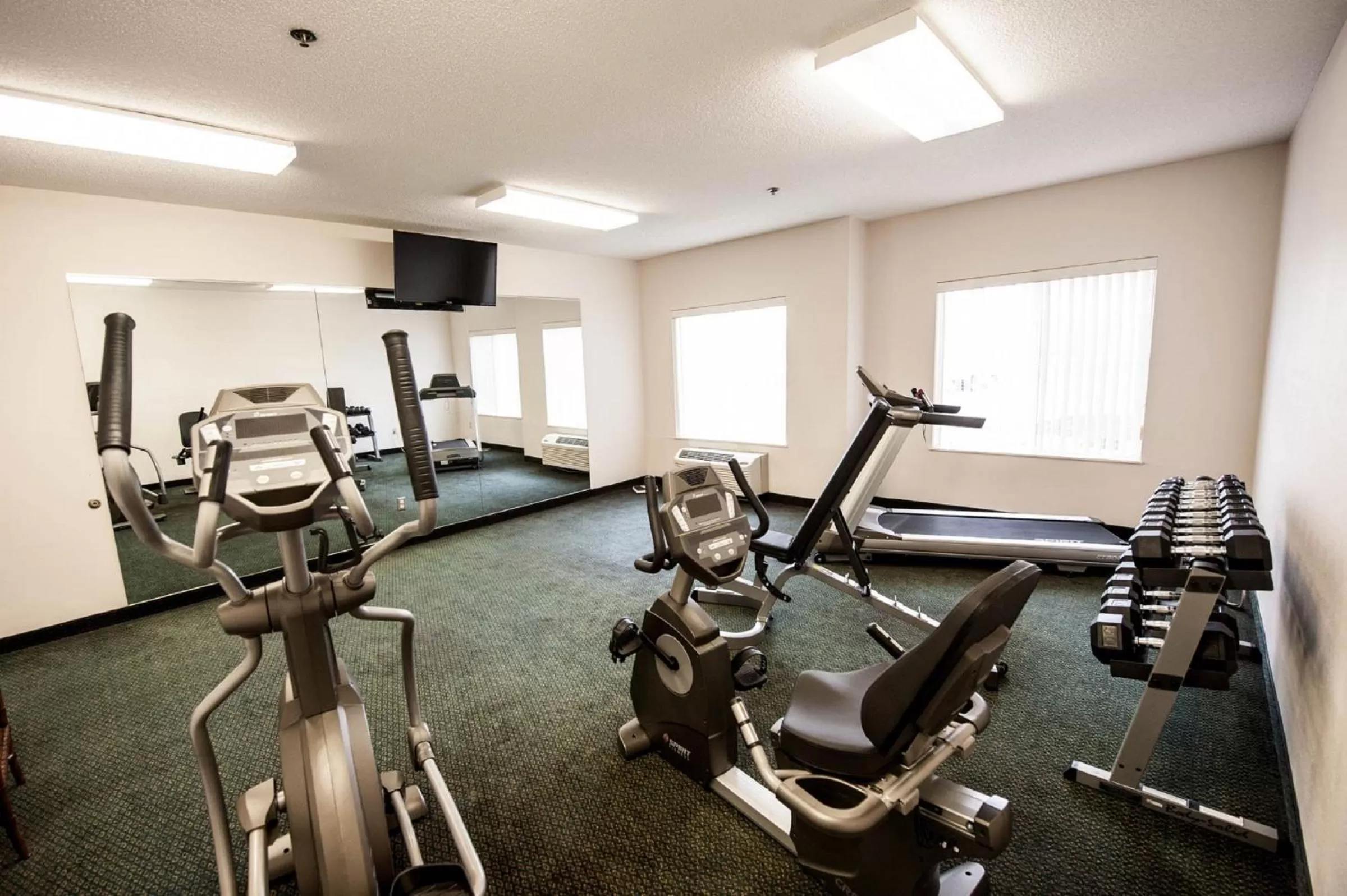 Fitness centre/facilities in Greystone Inn & Suites