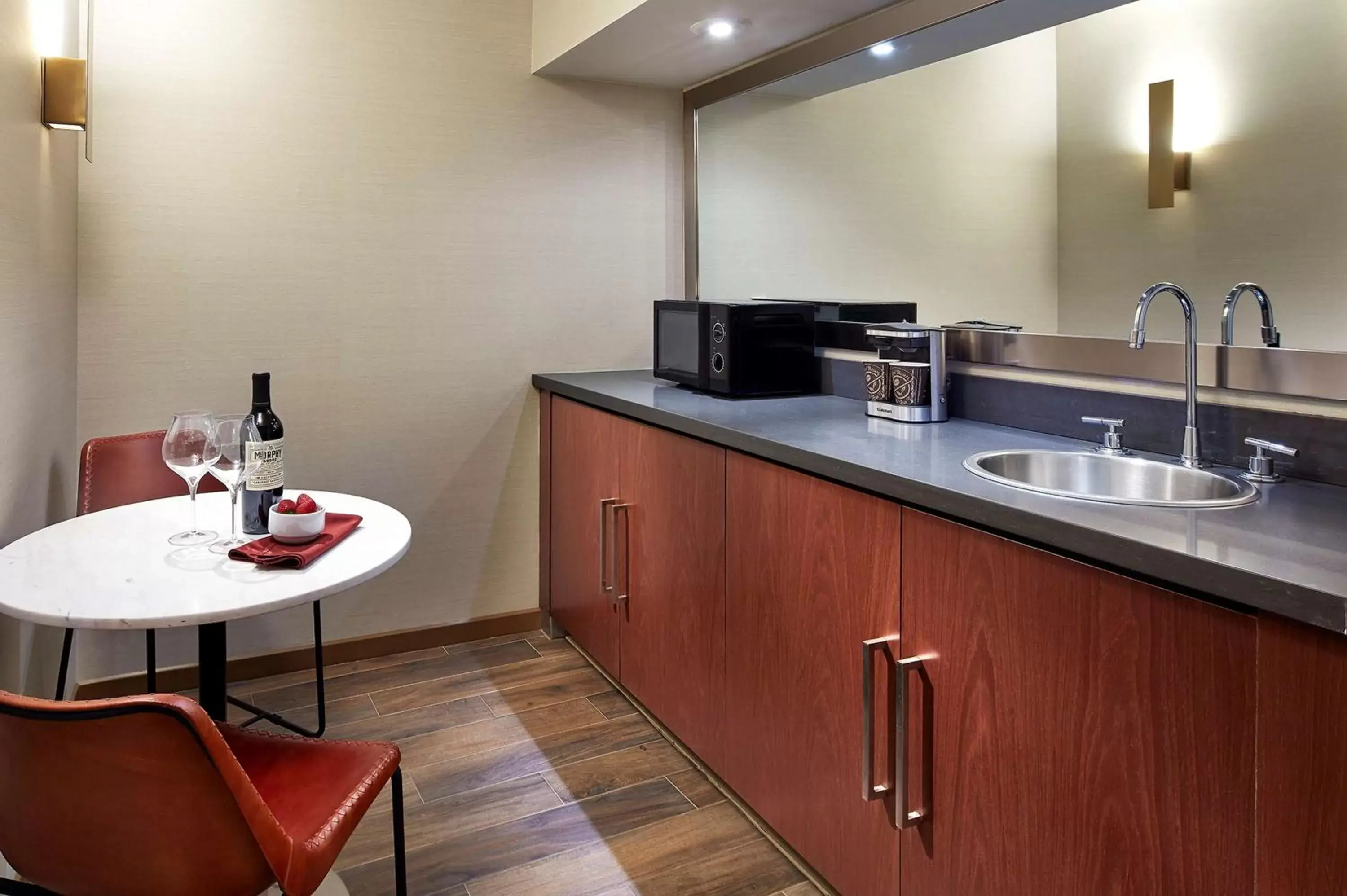 Bedroom, Kitchen/Kitchenette in Hilton Pasadena