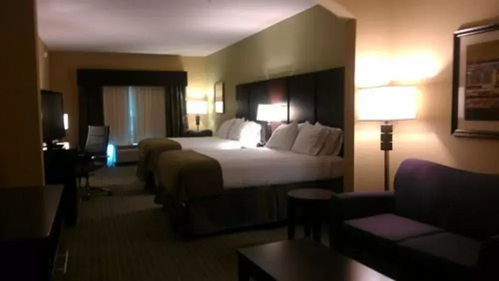 Photo of the whole room, Bed in Holiday Inn Express Baton Rouge North, an IHG Hotel