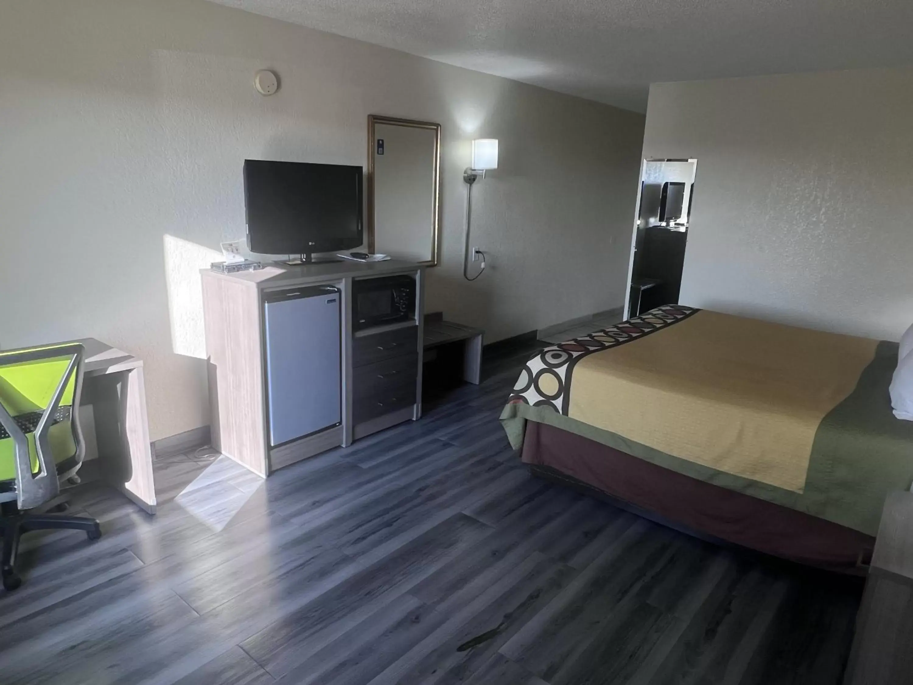 Bed in Super 8 by Wyndham Ft Stockton