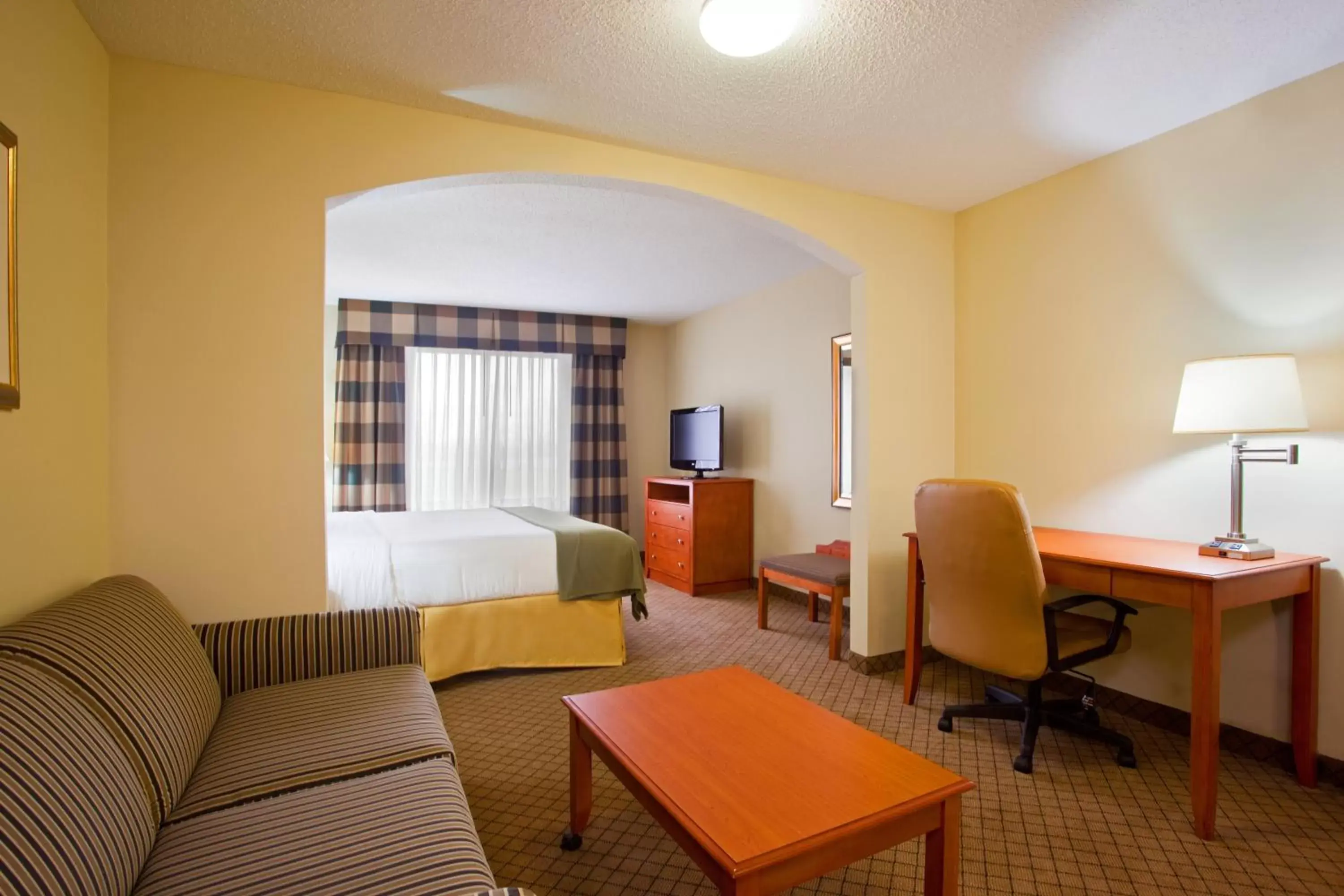 Photo of the whole room, Seating Area in Holiday Inn Express Hotel & Suites Goshen, an IHG Hotel