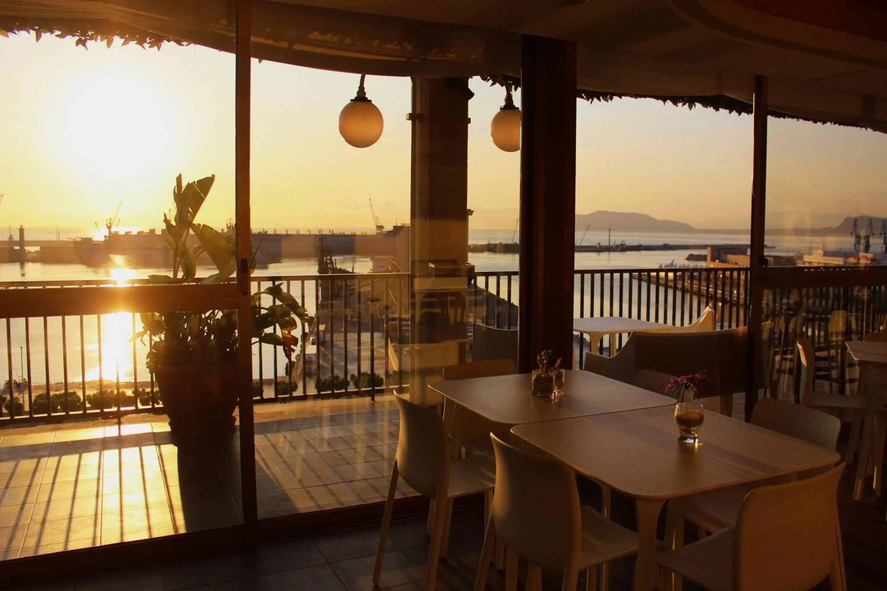 Restaurant/places to eat in President Hotel Palermo Restaurant/places to eat in President Hotel Palermo