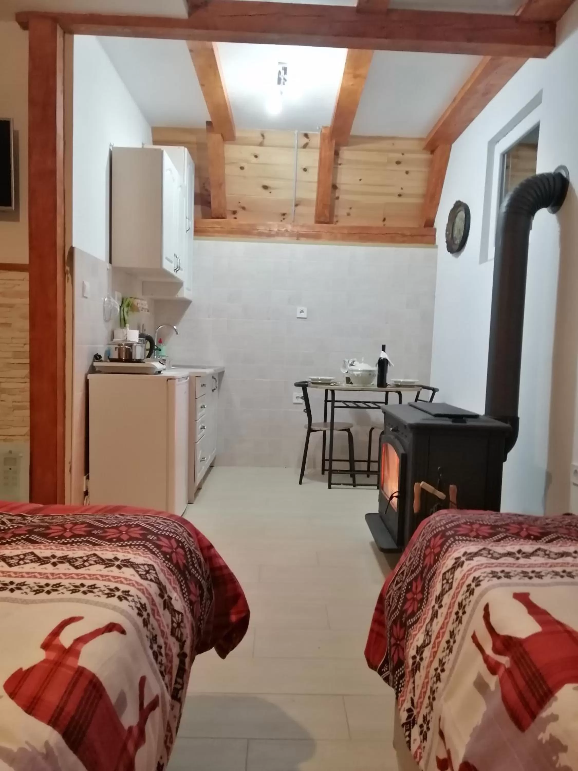 Kitchen or kitchenette, Bed in Apartmani RUNOLIST