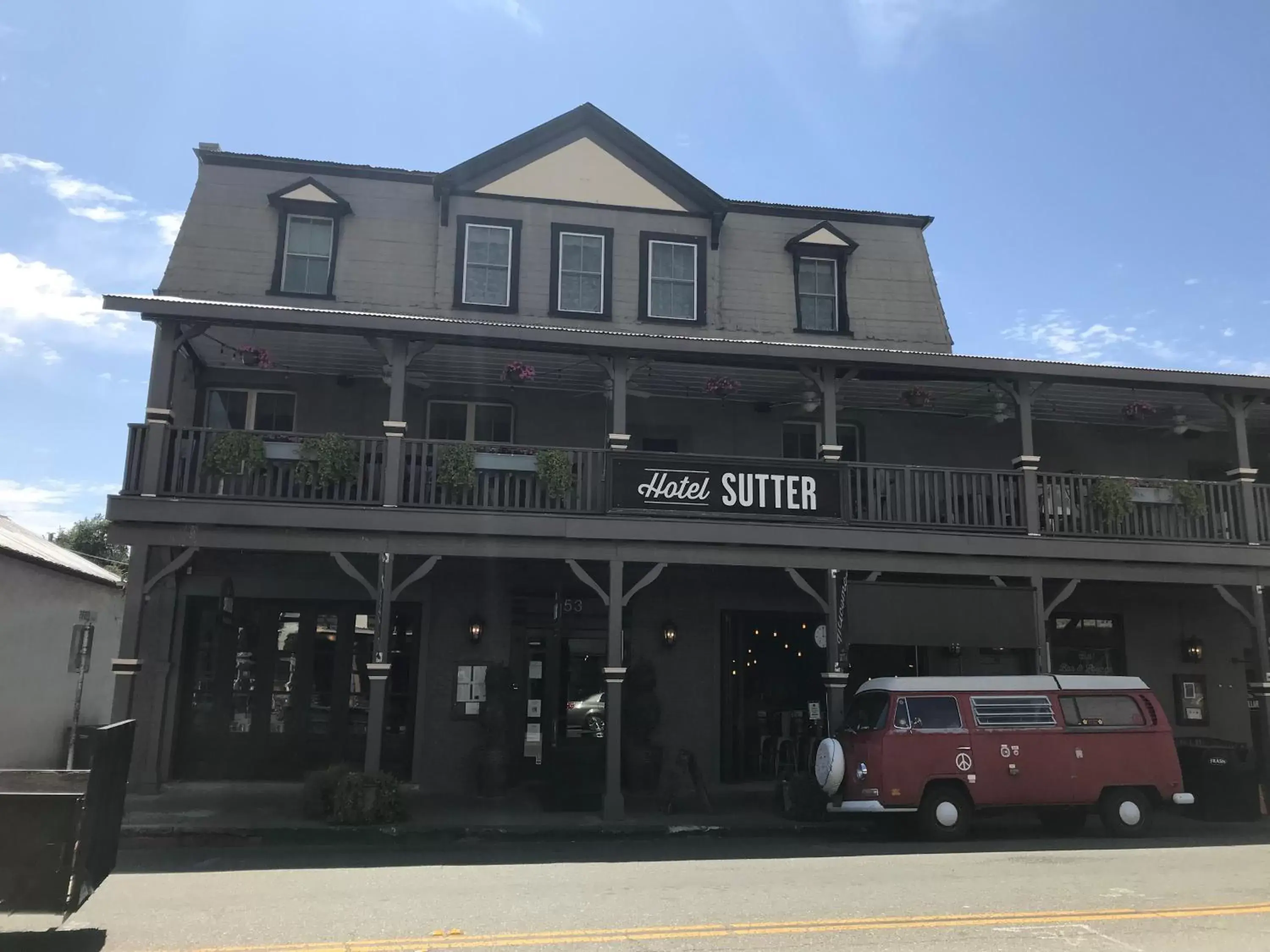 Restaurant/places to eat, Property Building in Hotel Sutter