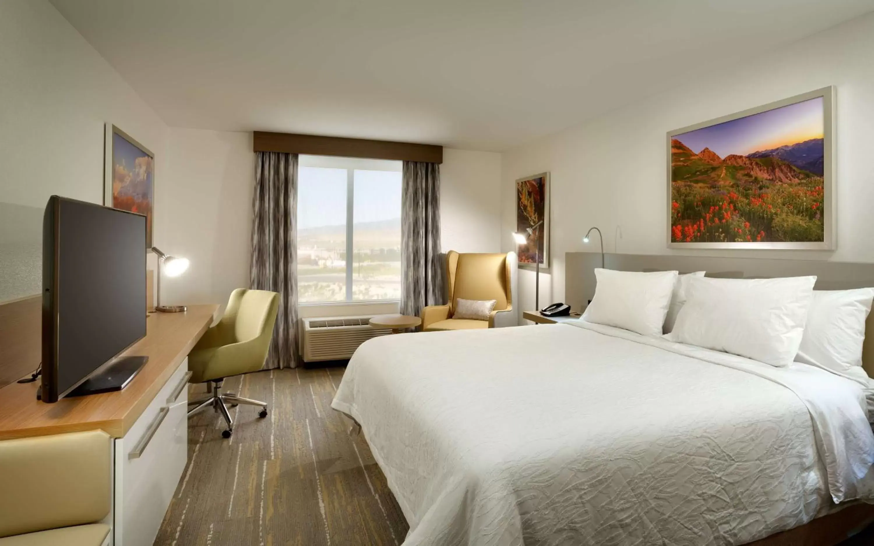 Bedroom in Hilton Garden Inn Lehi