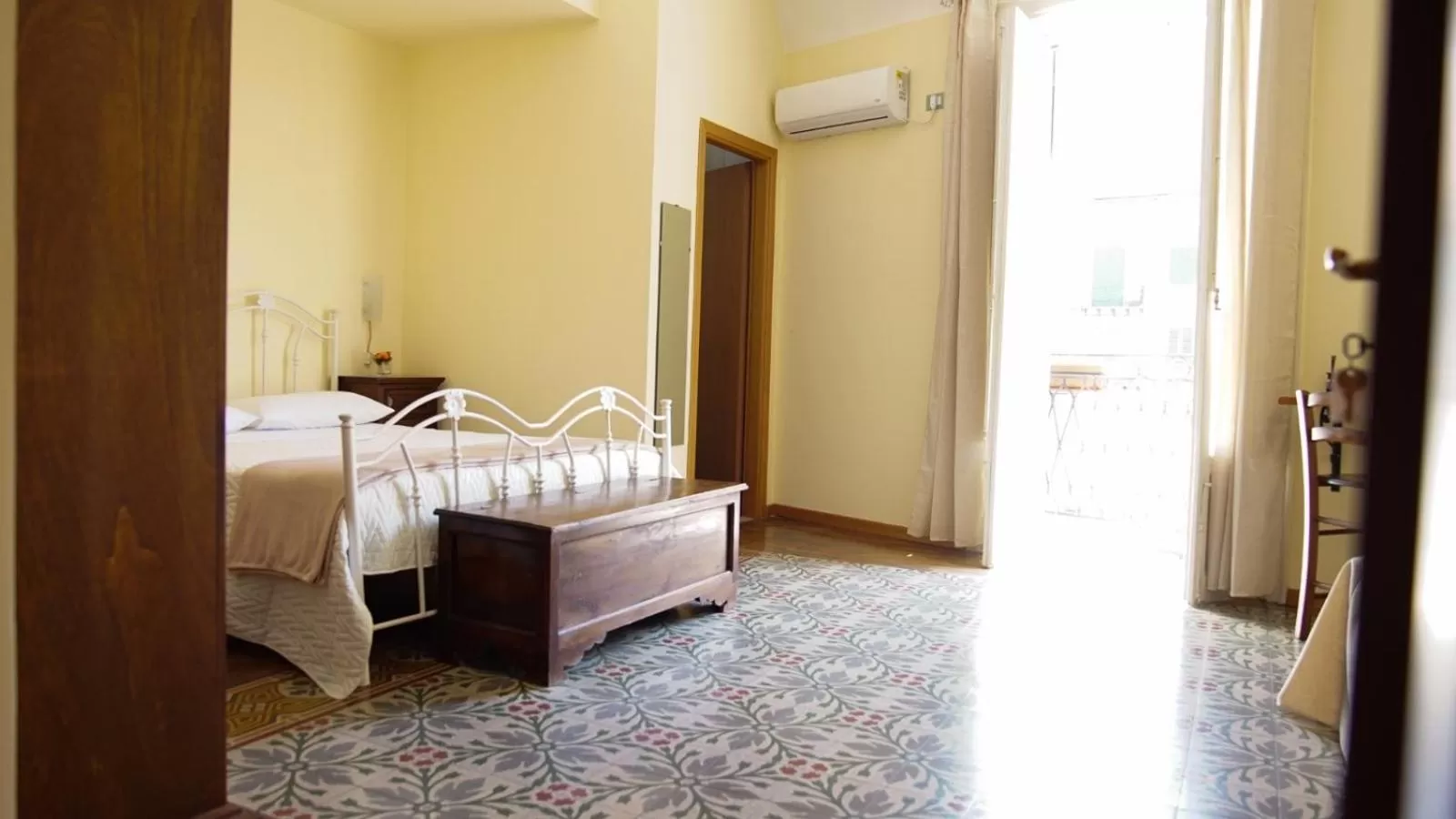 Photo of the whole room, Bed in LE PORTE DI PALERMO