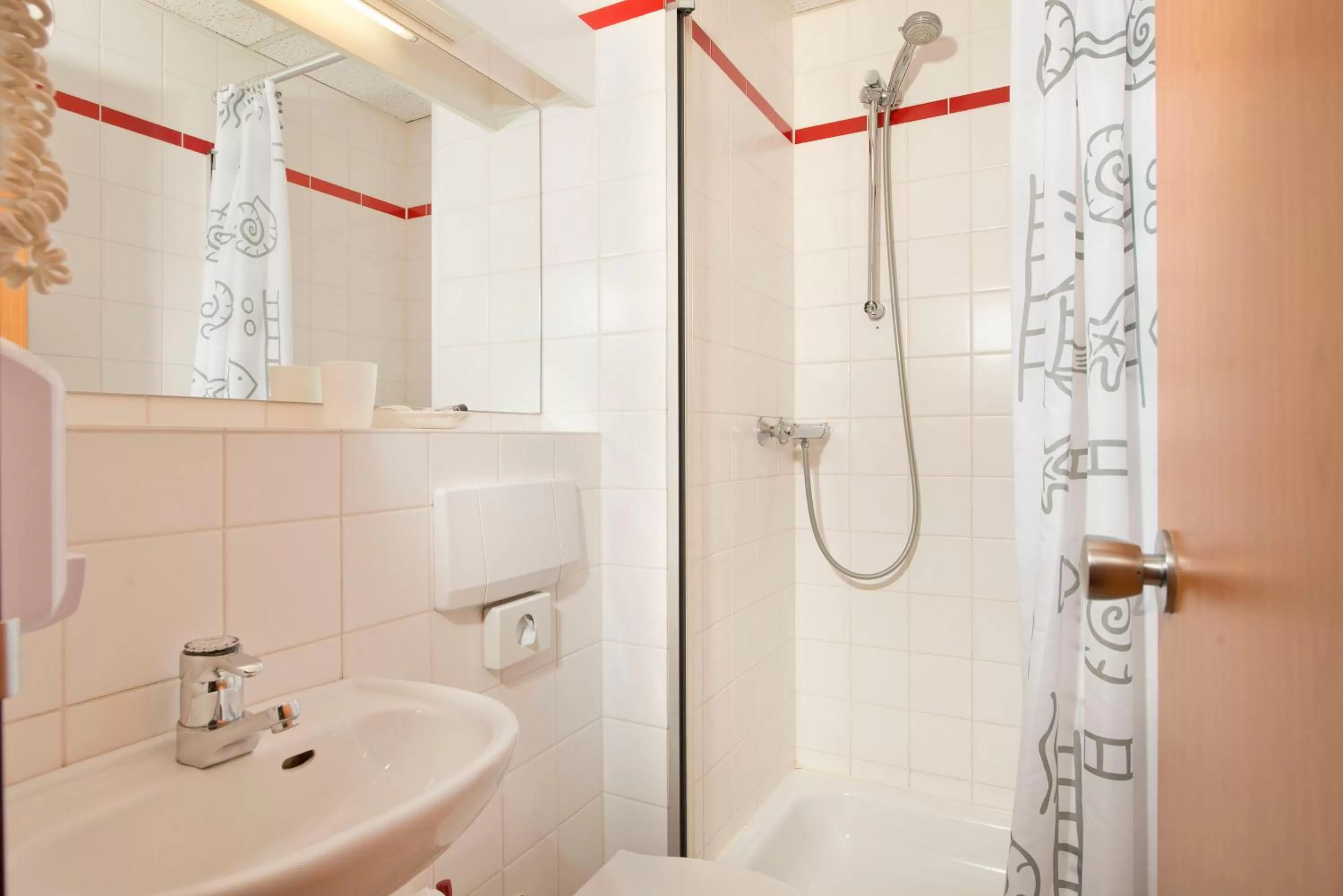 Bathroom in Days Inn Dortmund West