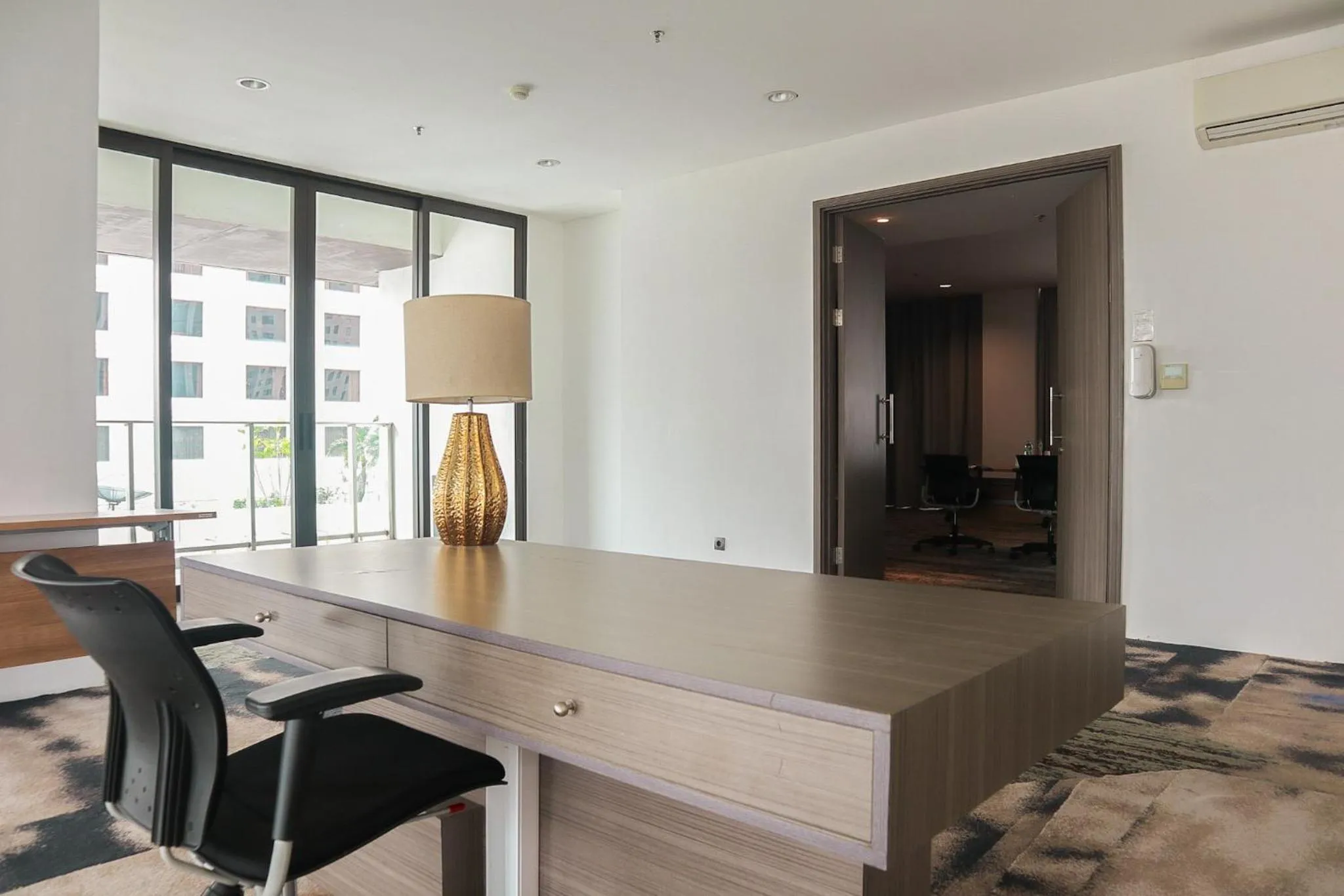 Meeting/conference room in Crowne Plaza Jakarta Residences, an IHG Hotel