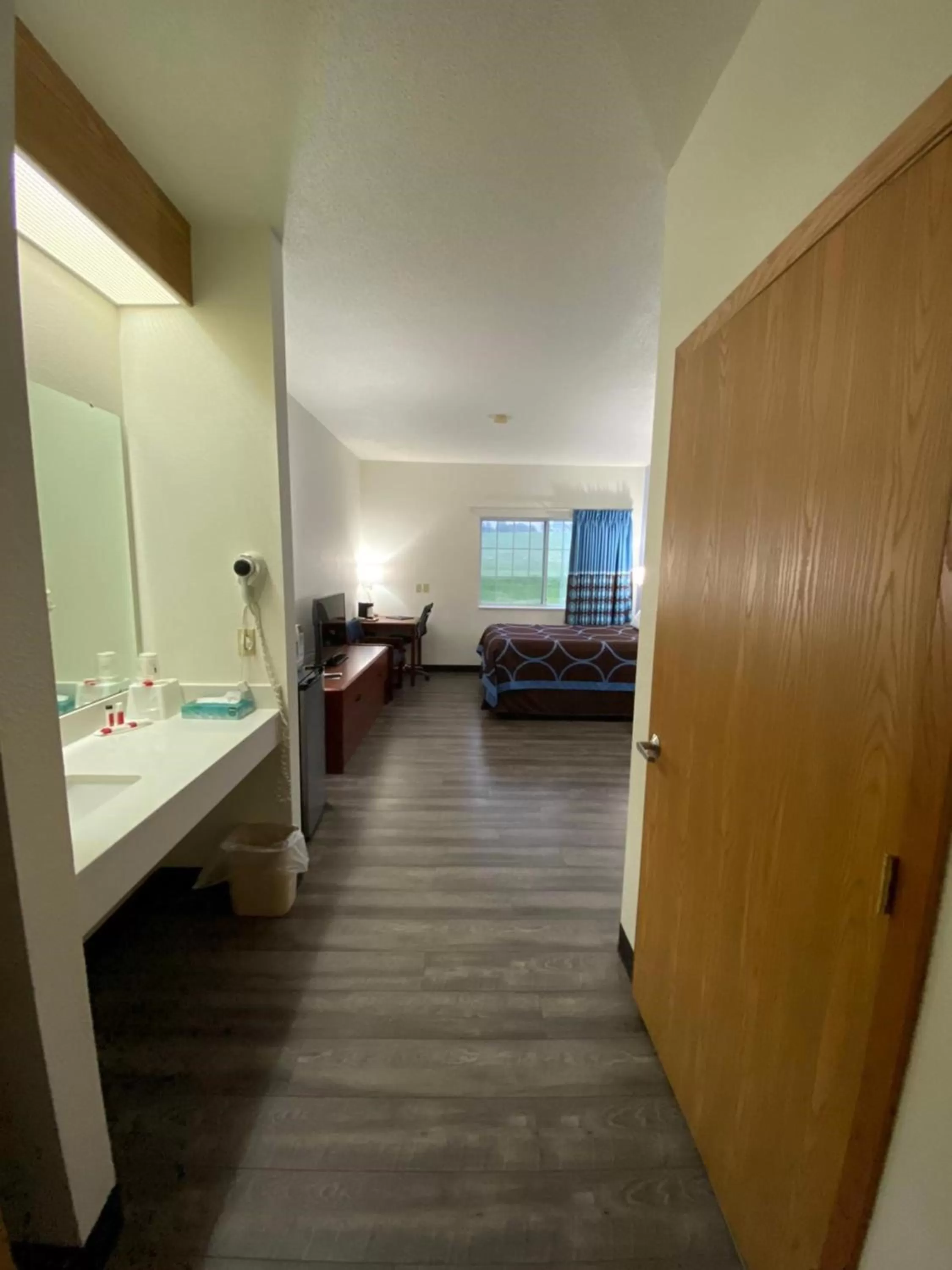 Photo of the whole room, Bed in Super 8 by Wyndham Ida Grove