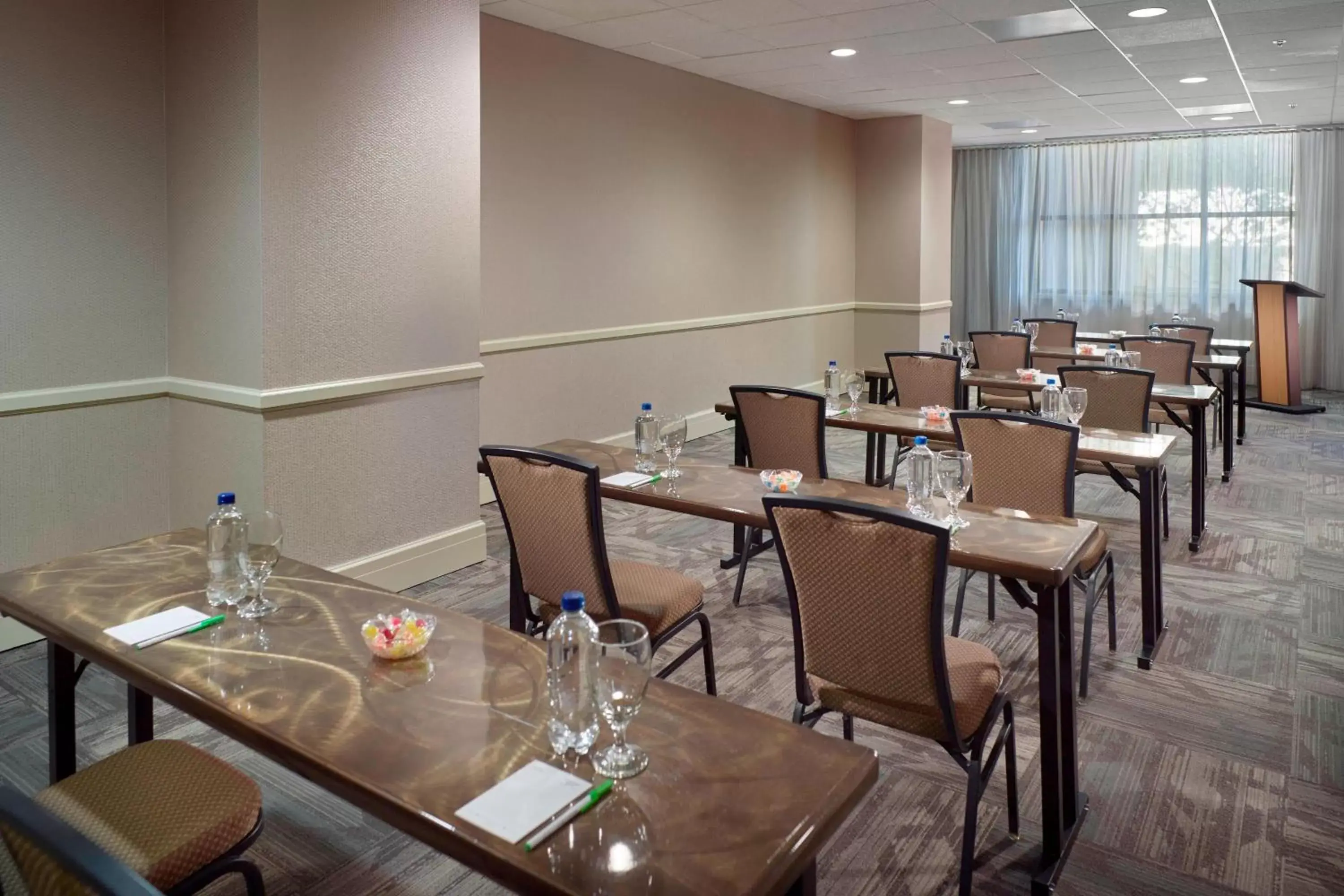 Meeting/conference room, Restaurant/Places to Eat in Courtyard Atlanta Decatur Downtown/Emory