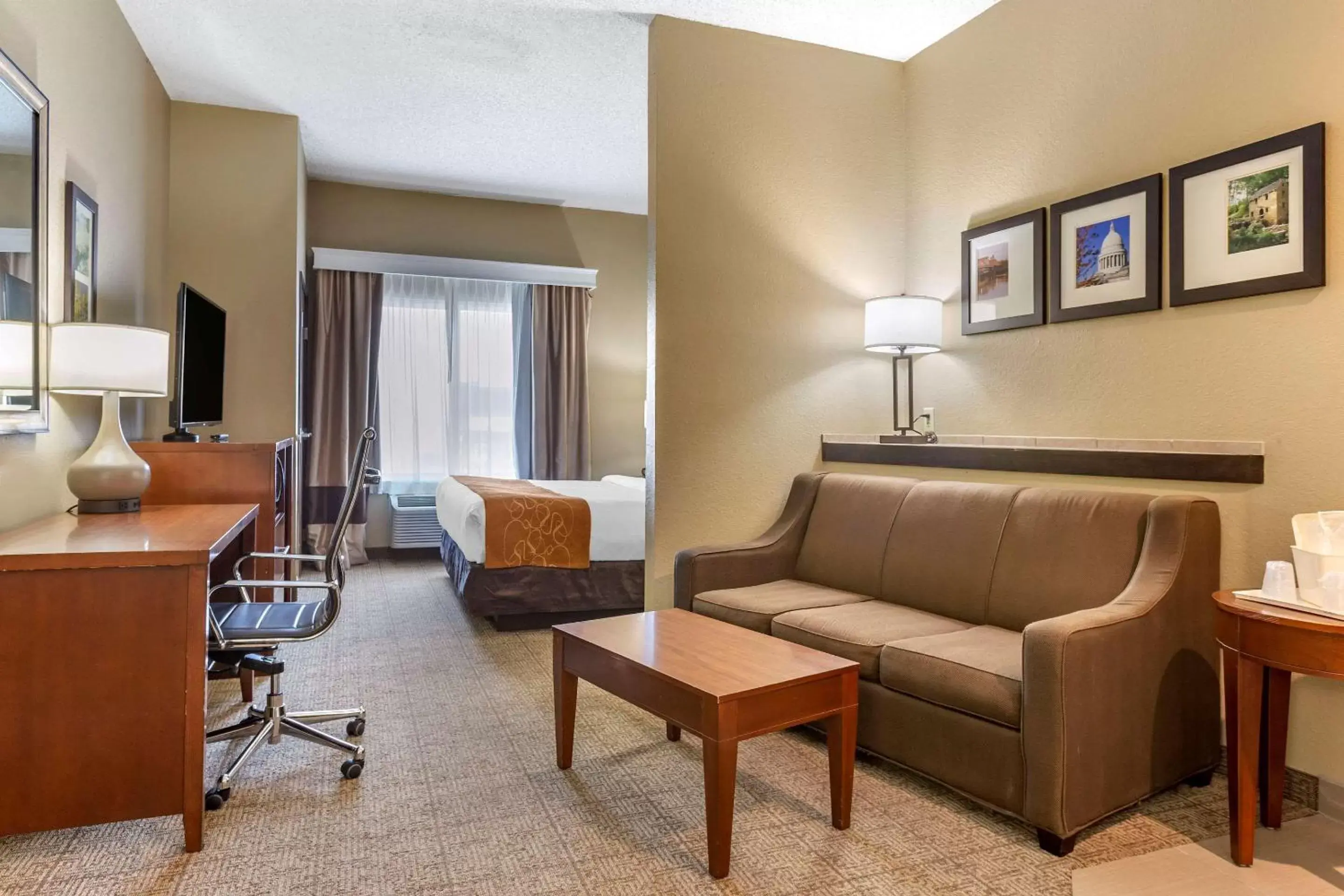 Photo of the whole room in Comfort Suites Jonesboro University Area Photo of the whole room in Comfort Suites Jonesboro University Area