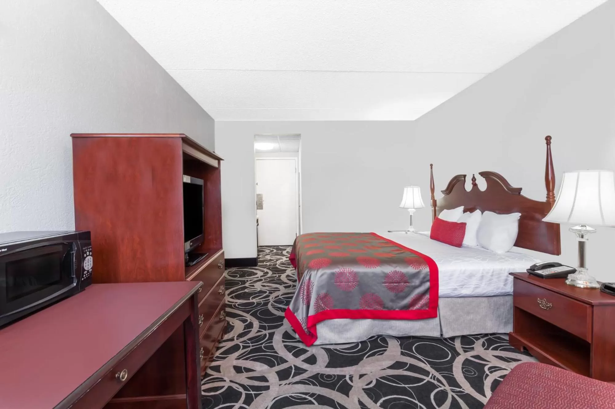 Photo of the whole room, Bed in Ramada by Wyndham Henderson/Evansville