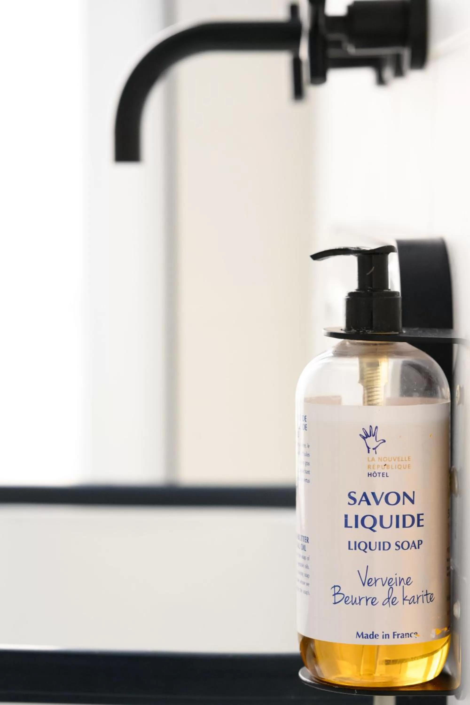 Bathroom in Hôtel La Nouvelle République & Hammam