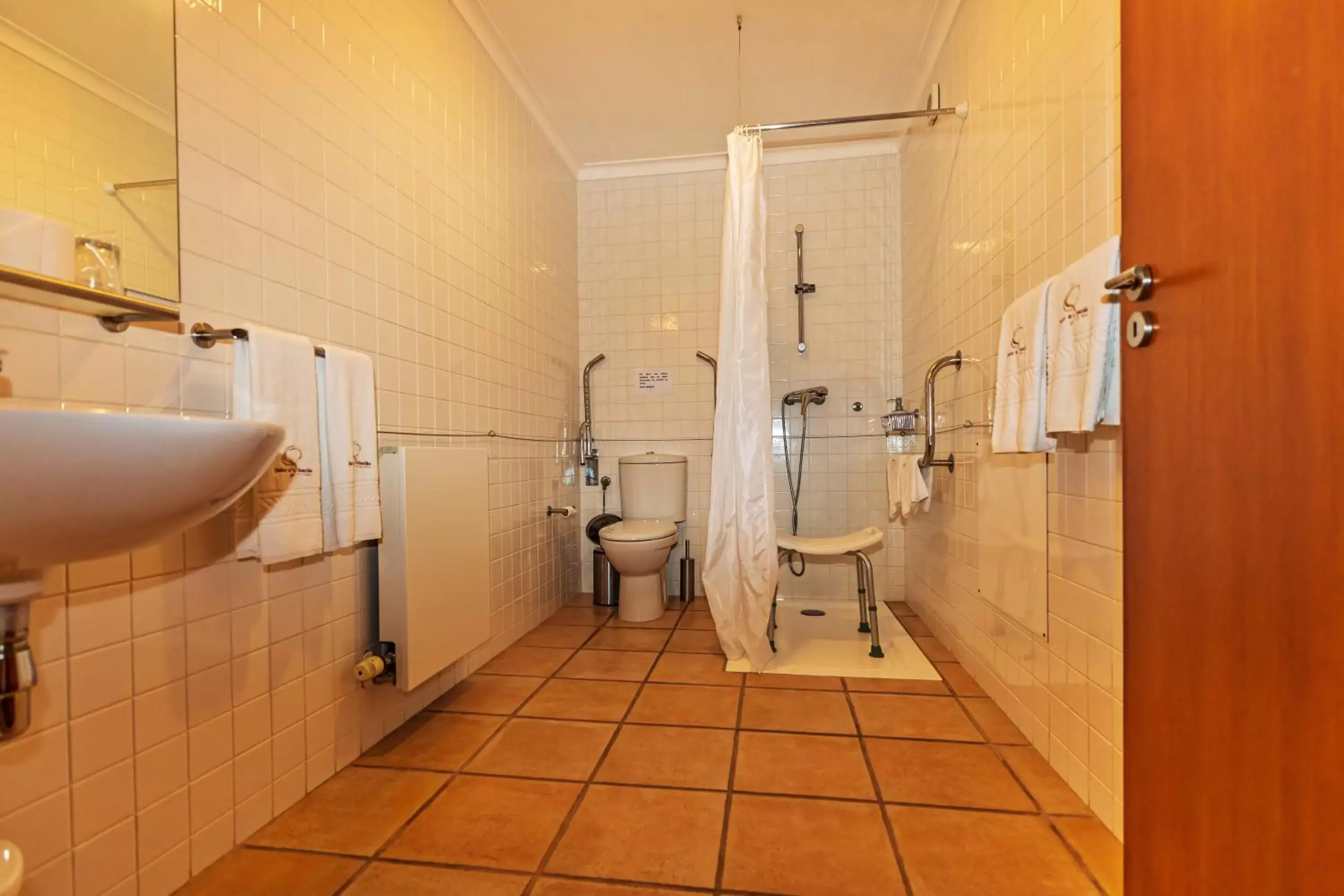 Shower, Bathroom in Hotel Rural Quinta de Sao Sebastiao