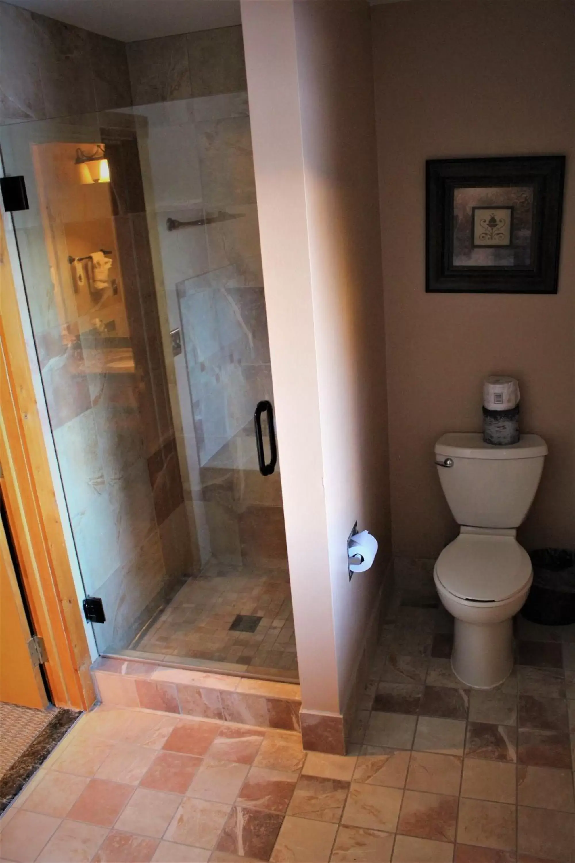 Bathroom in Spearfish Canyon Lodge