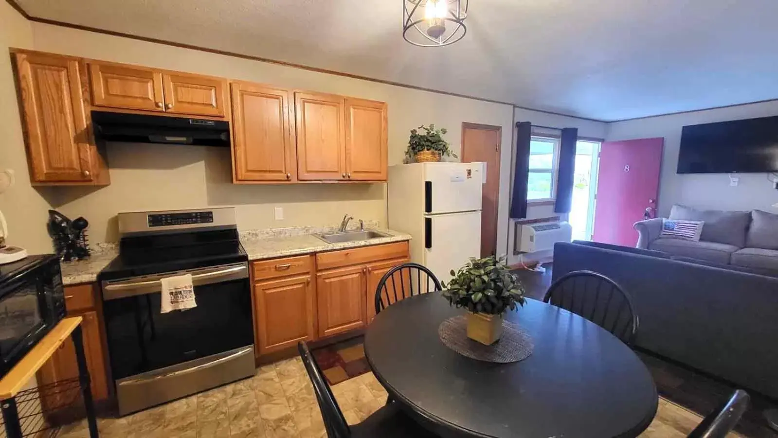 Kitchen or kitchenette, Kitchen/Kitchenette in Hunter's Friend Resort Near Table Rock Lake