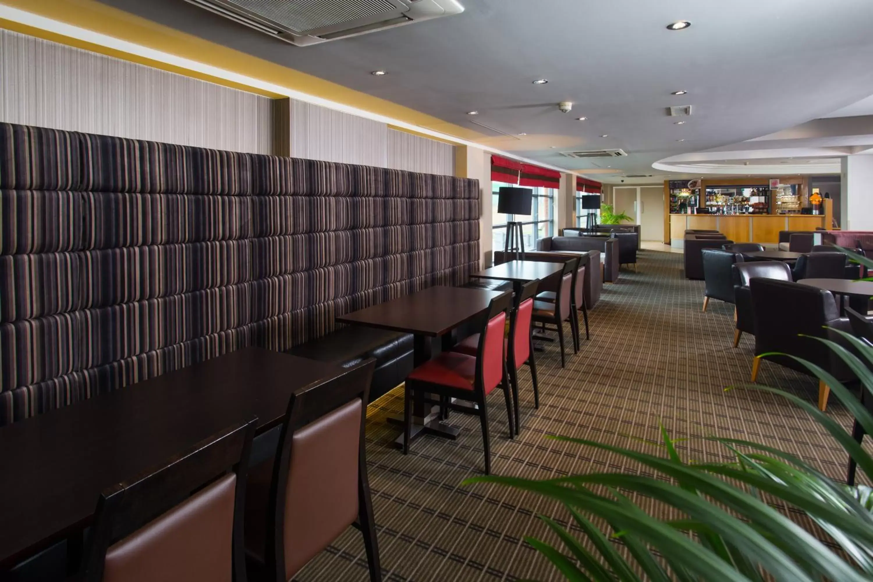 Breakfast, Restaurant/Places to Eat in Holiday Inn Express London Luton Airport, an IHG Hotel