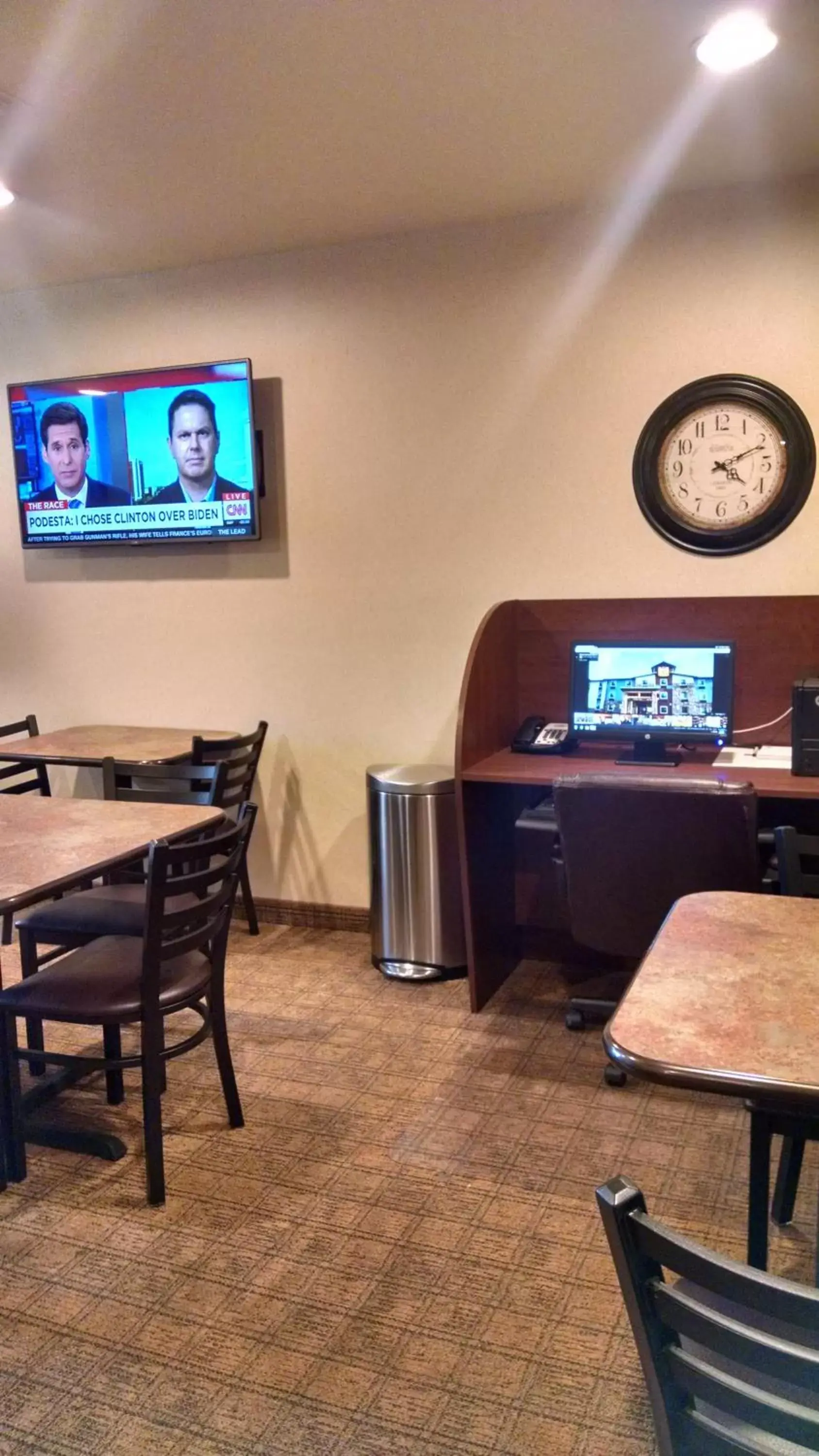 Lounge or bar, TV/Entertainment Center in My Place Hotel-Pittsburgh North/Monaca, PA