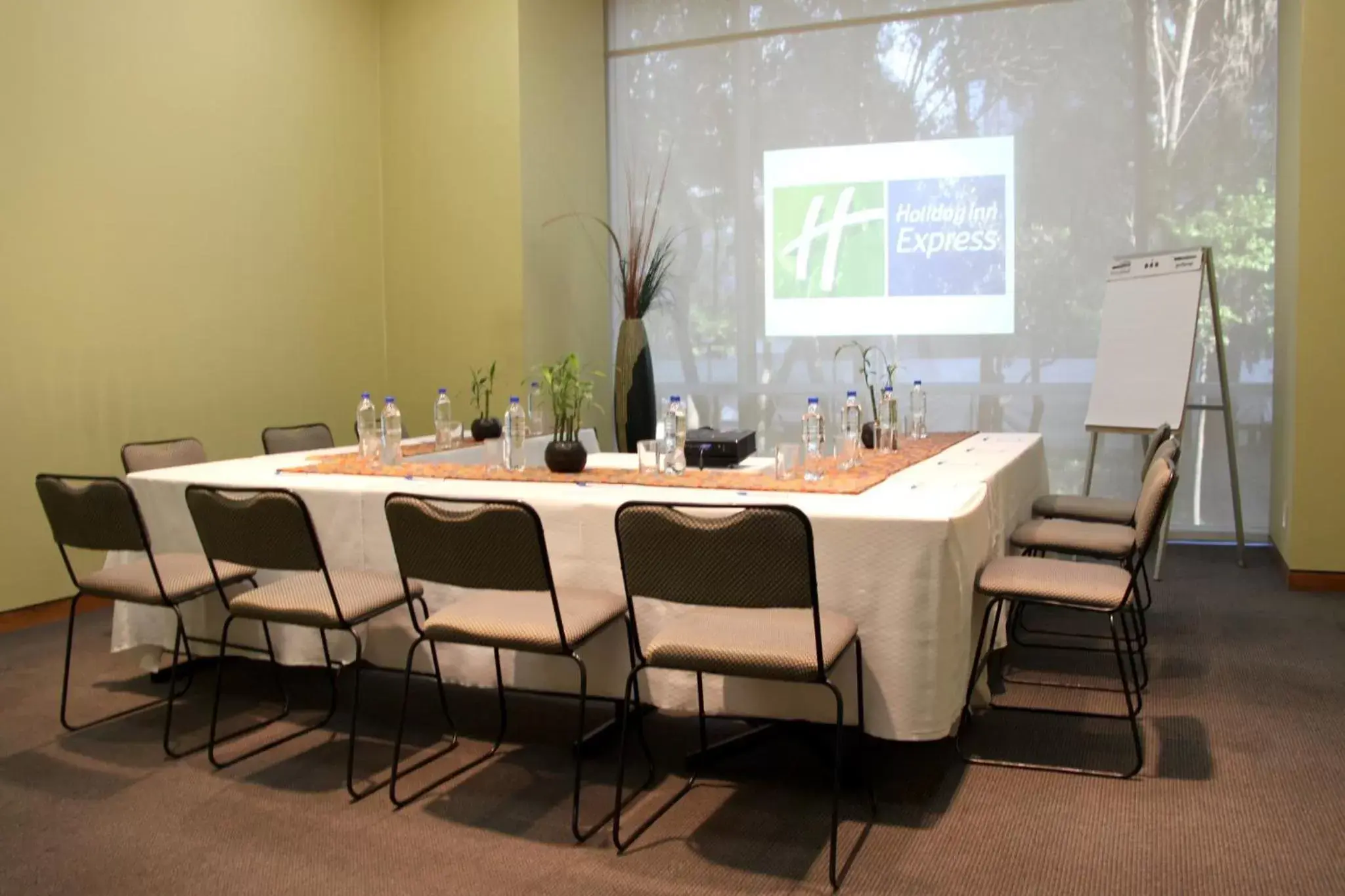 Meeting/conference room, Restaurant/Places to Eat in Holiday Inn Express Mexico Reforma, an IHG Hotel