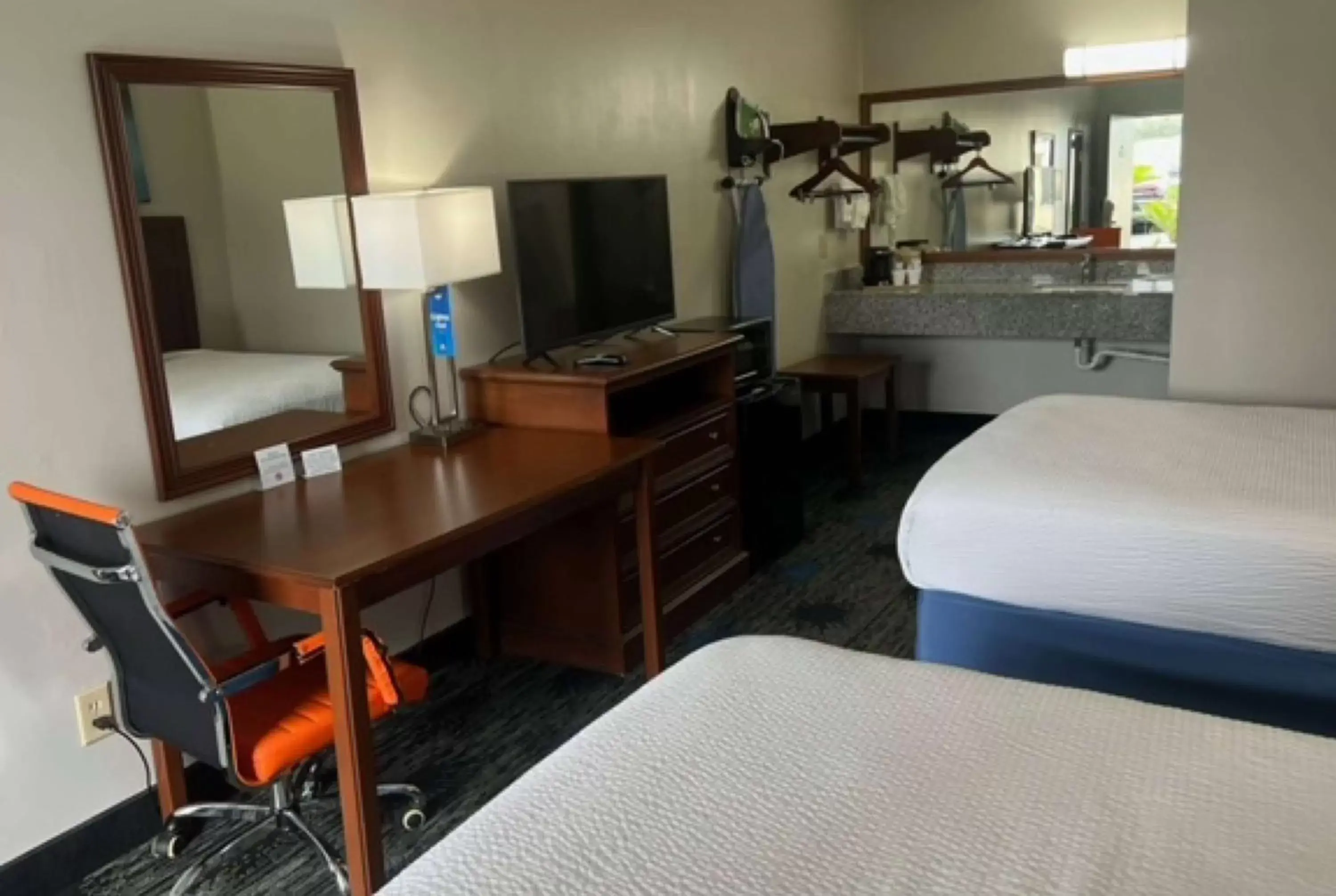 Photo of the whole room, Bed in Days Inn by Wyndham Greenville