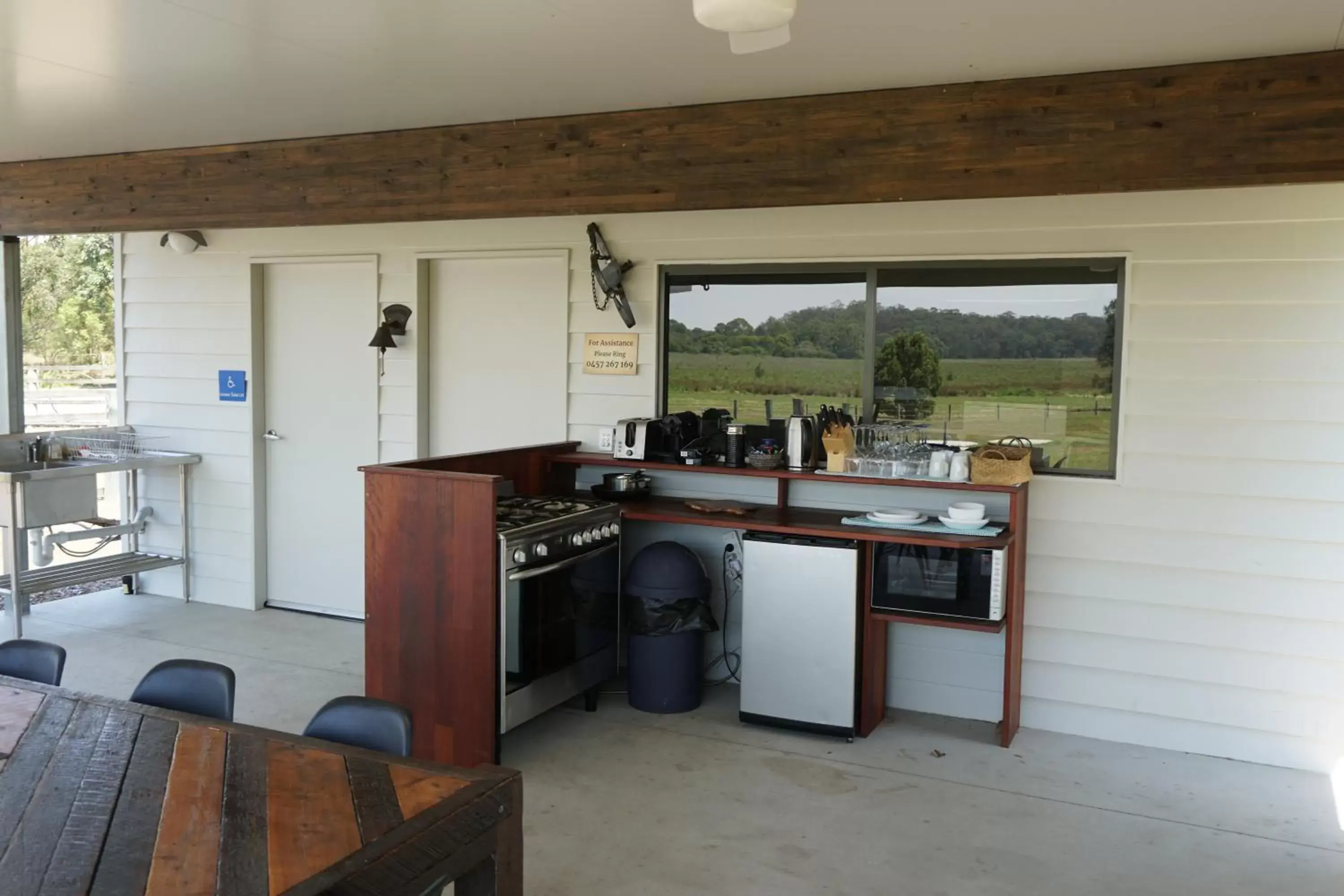 BBQ facilities, Kitchen/Kitchenette in Narangba Motel (formerly Brisbane North B&B and Winery)