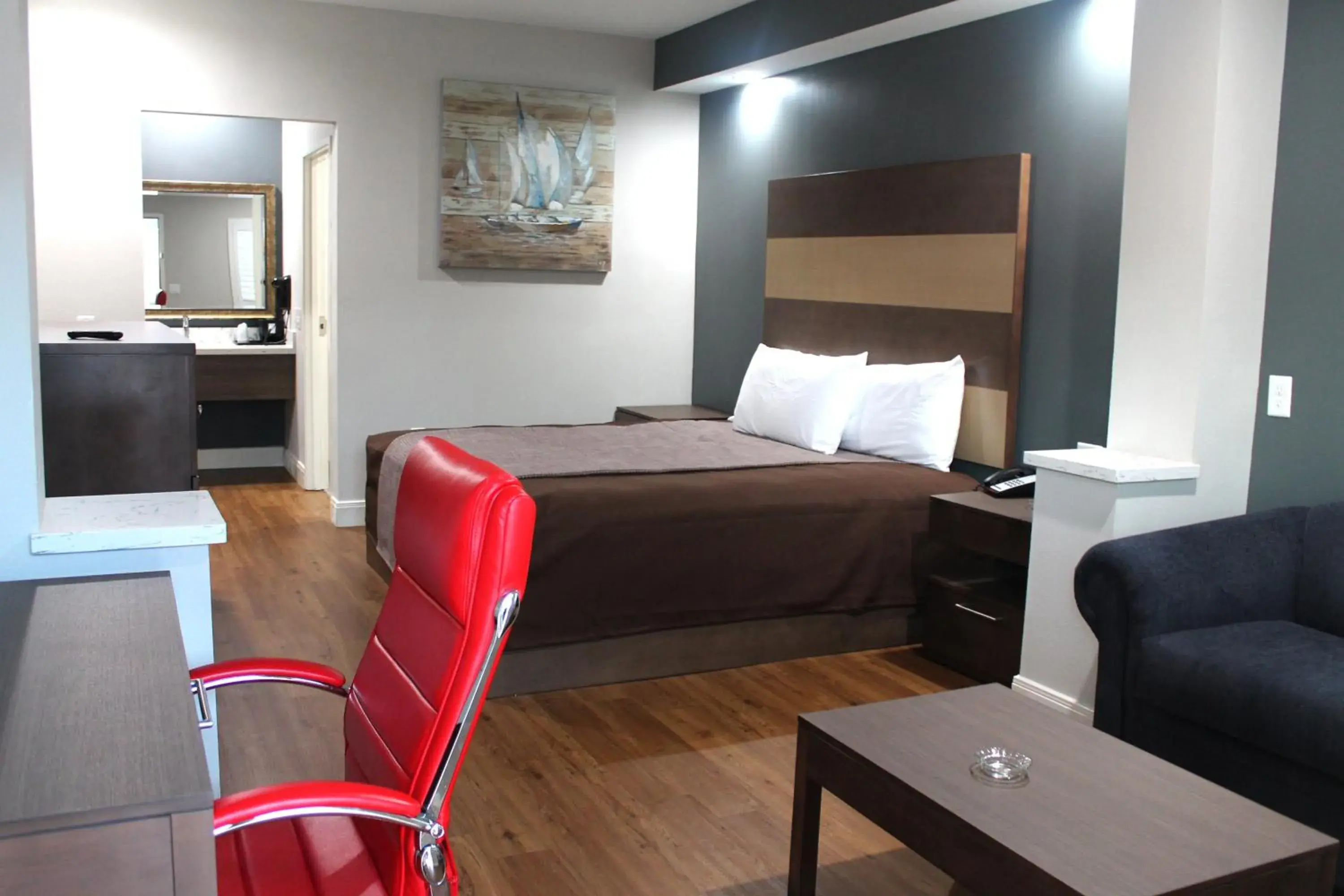 Bedroom, Bed in Grand Villa Inn & Suites Westchase