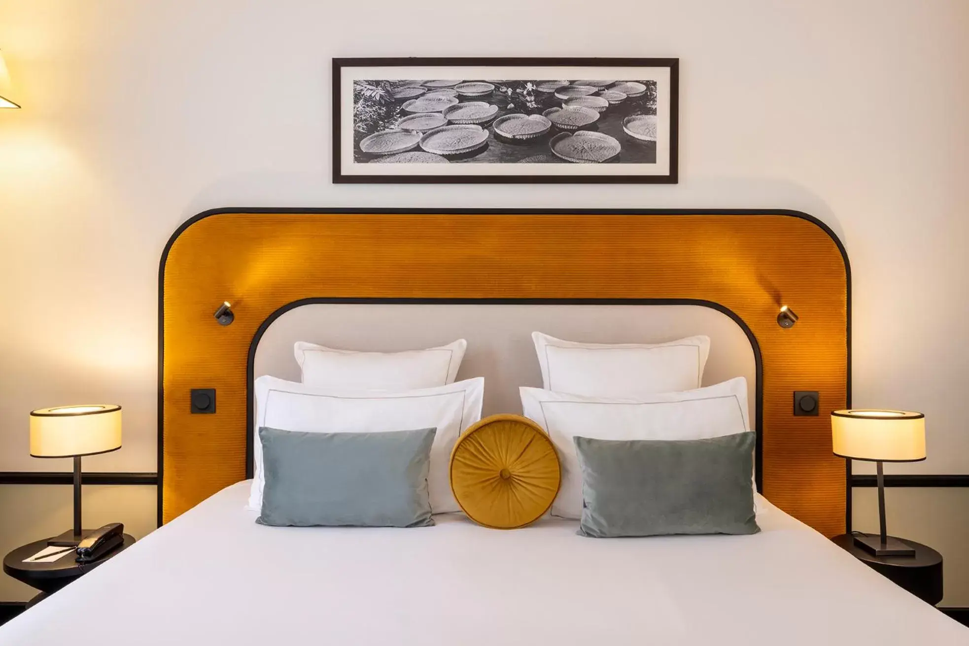 Bed in Hôtel Aiglon