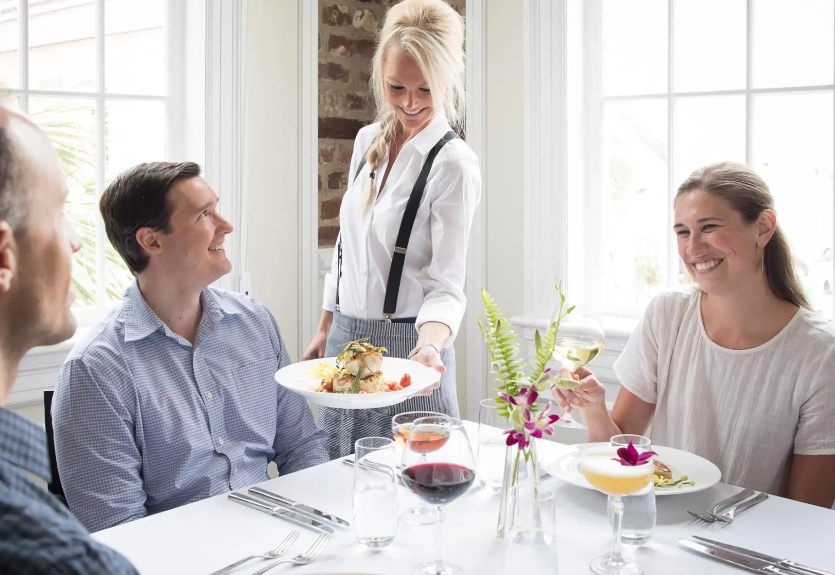 Restaurant/places to eat in The Vendue, Downtown Art Hotel Restaurant/places to eat in The Vendue, Downtown Art Hotel