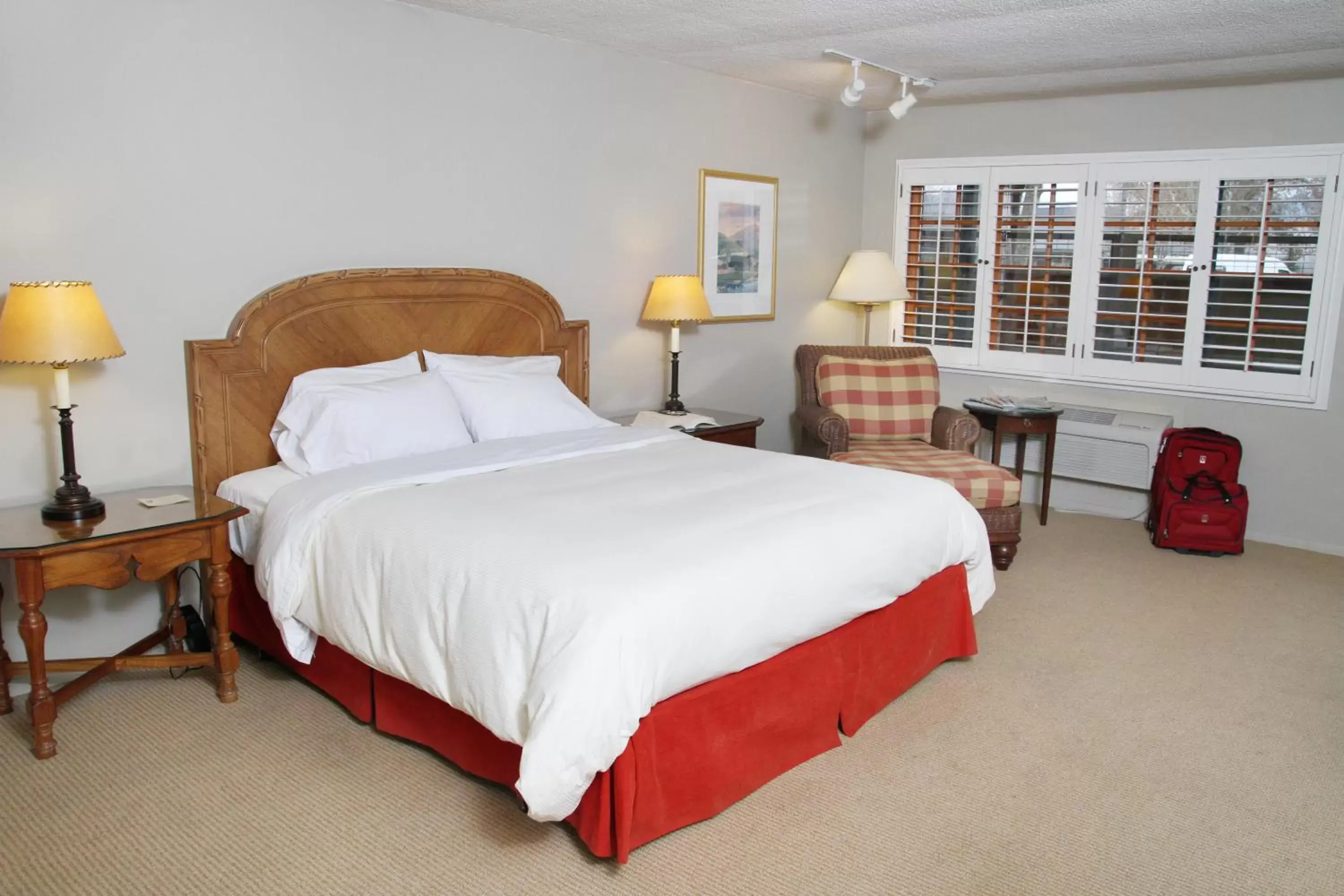 Photo of the whole room, Bed in The Lodge at Riverside Photo of the whole room, Bed in The Lodge at Riverside