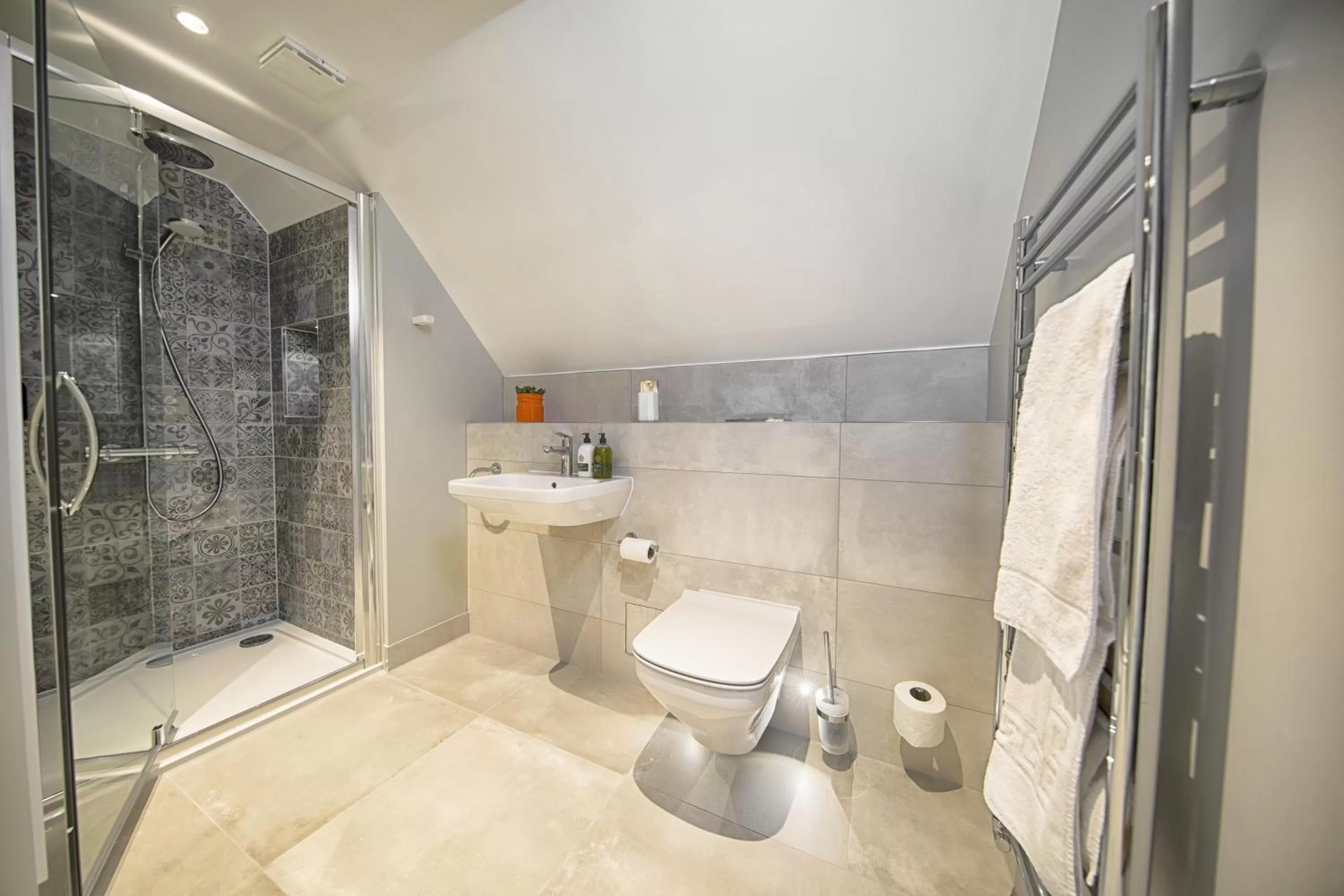 Bathroom in José Pizarro The Swan Inn