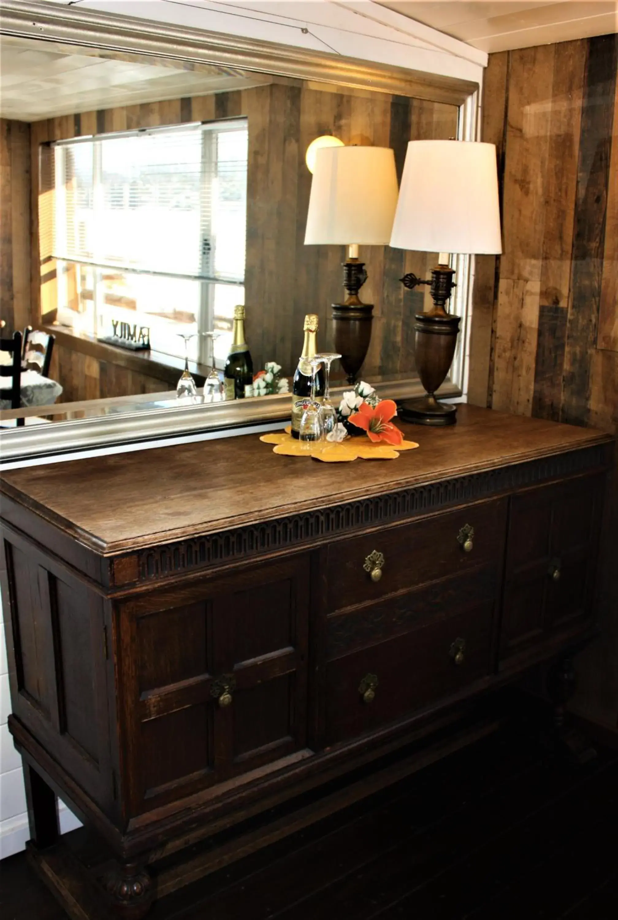 Decorative detail, Kitchen/Kitchenette in Woodhouse Cottages And Ranch