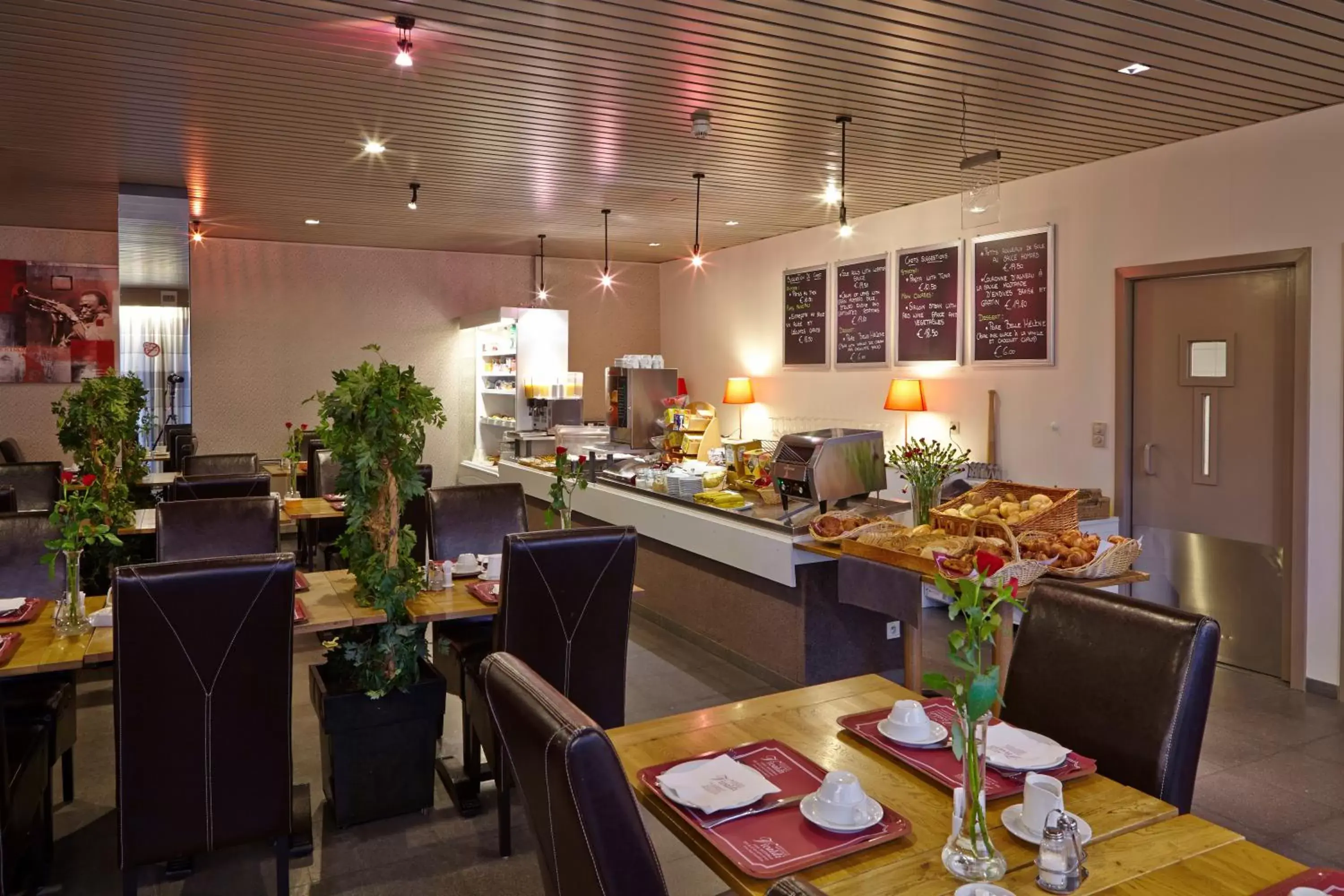 Restaurant/Places to Eat in Vivaldi Hotel