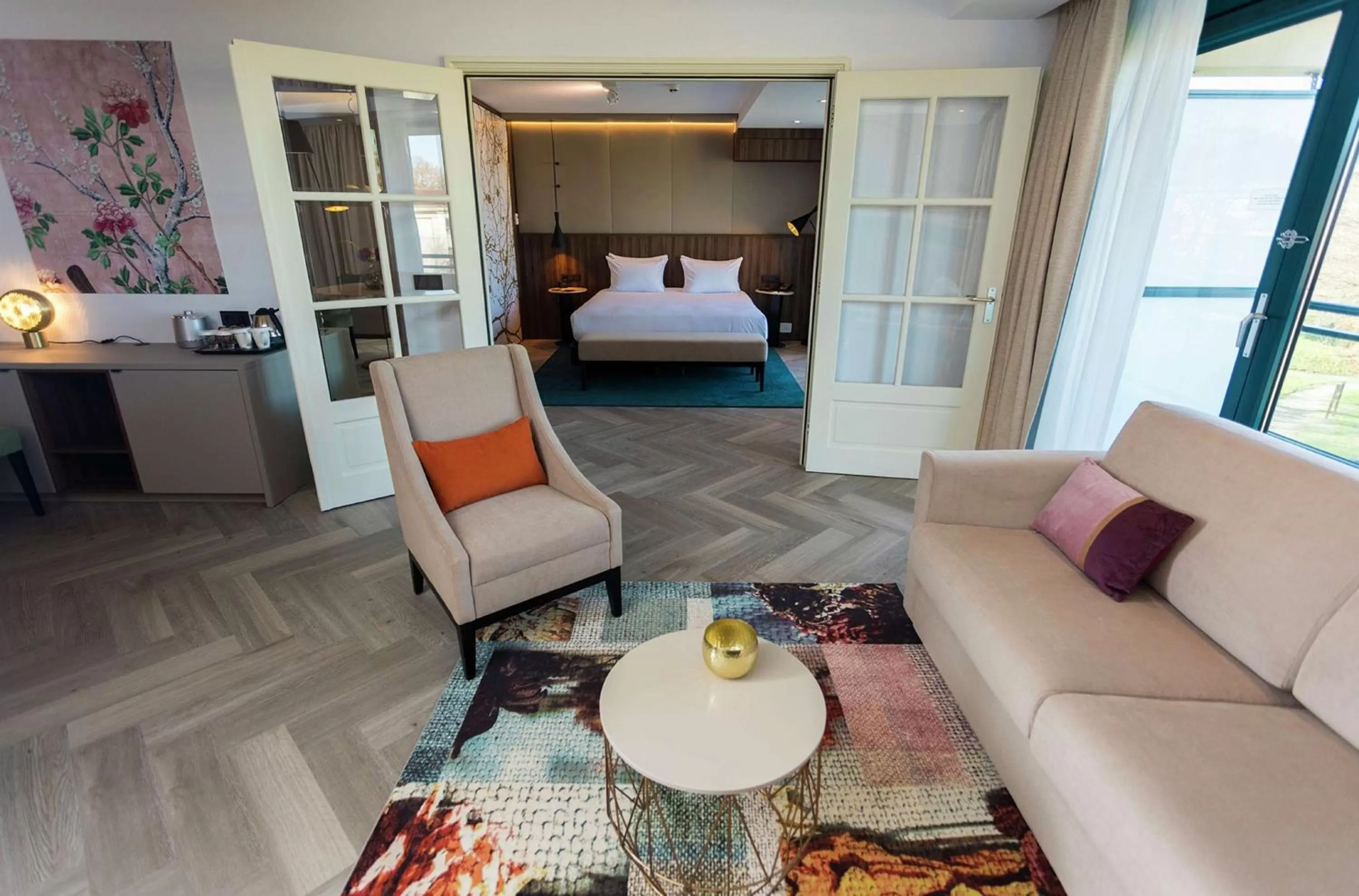 Living room, Bed in DoubleTree by Hilton Royal Parc Soestduinen