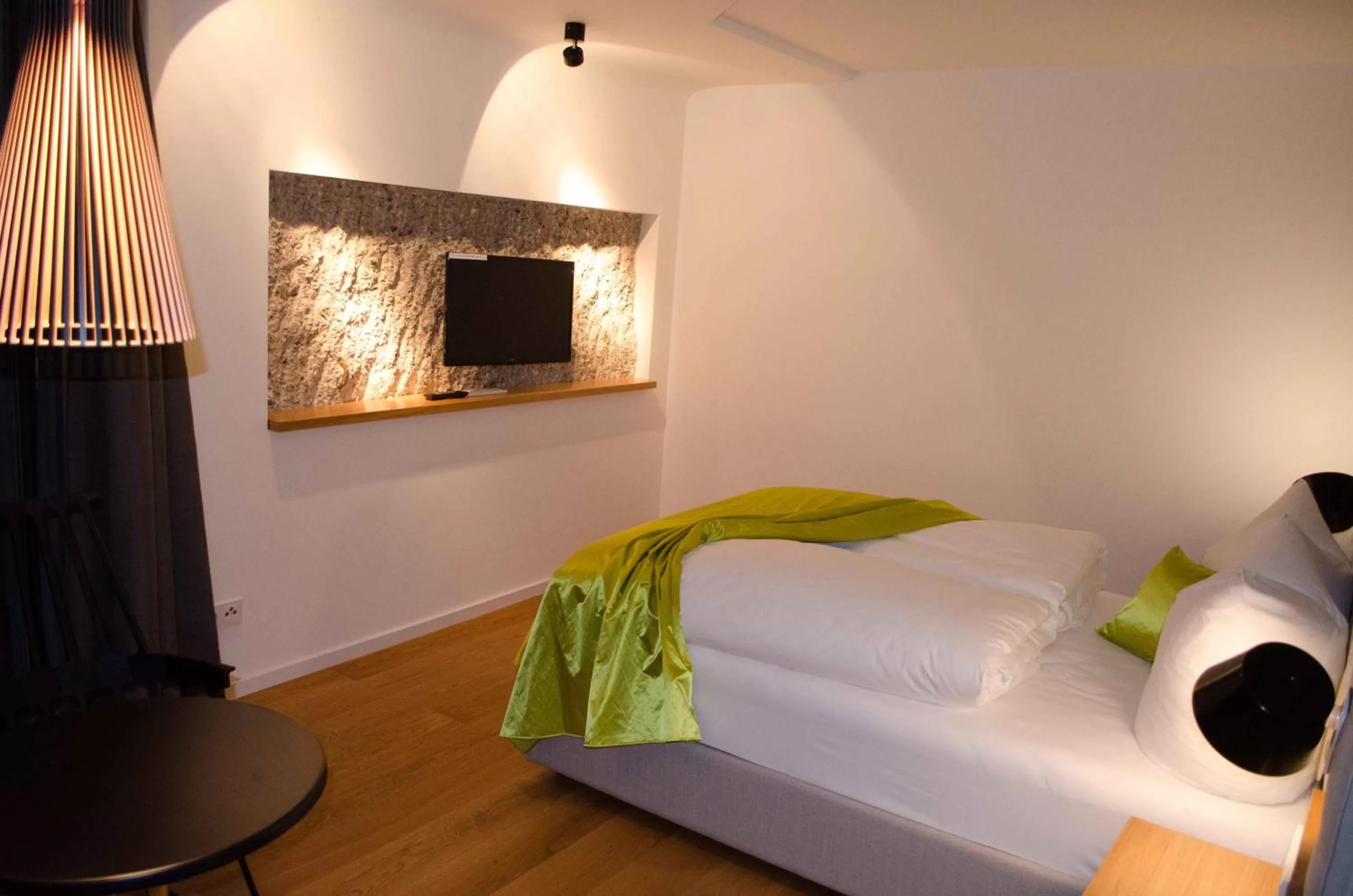 Bedroom, Bed in Hotel im Bunker