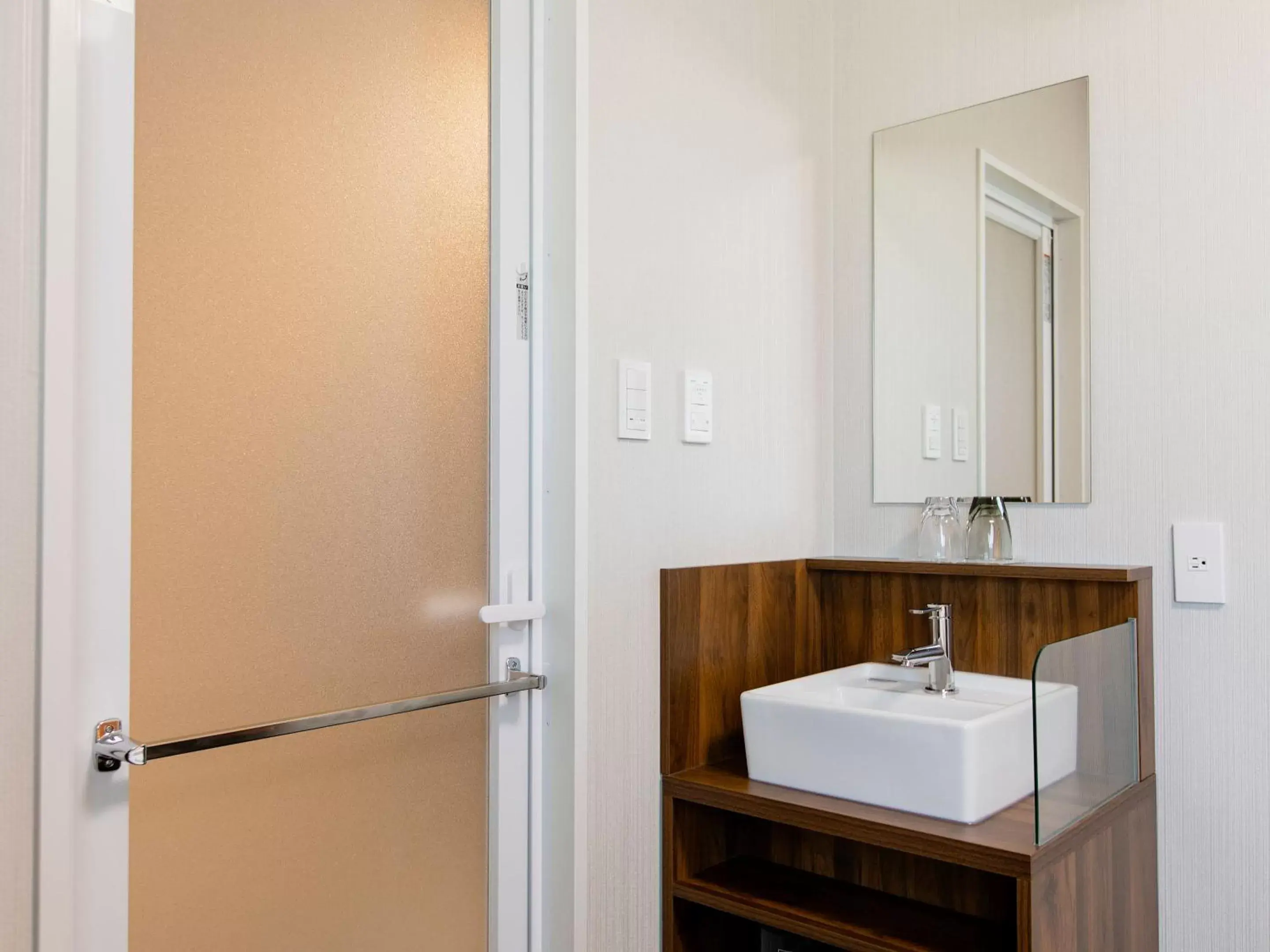 Photo of the whole room in KOKO HOTEL Takamatsu - formerly Hotel Wing Takamatsu Photo of the whole room in KOKO HOTEL Takamatsu - formerly Hotel Wing Takamatsu