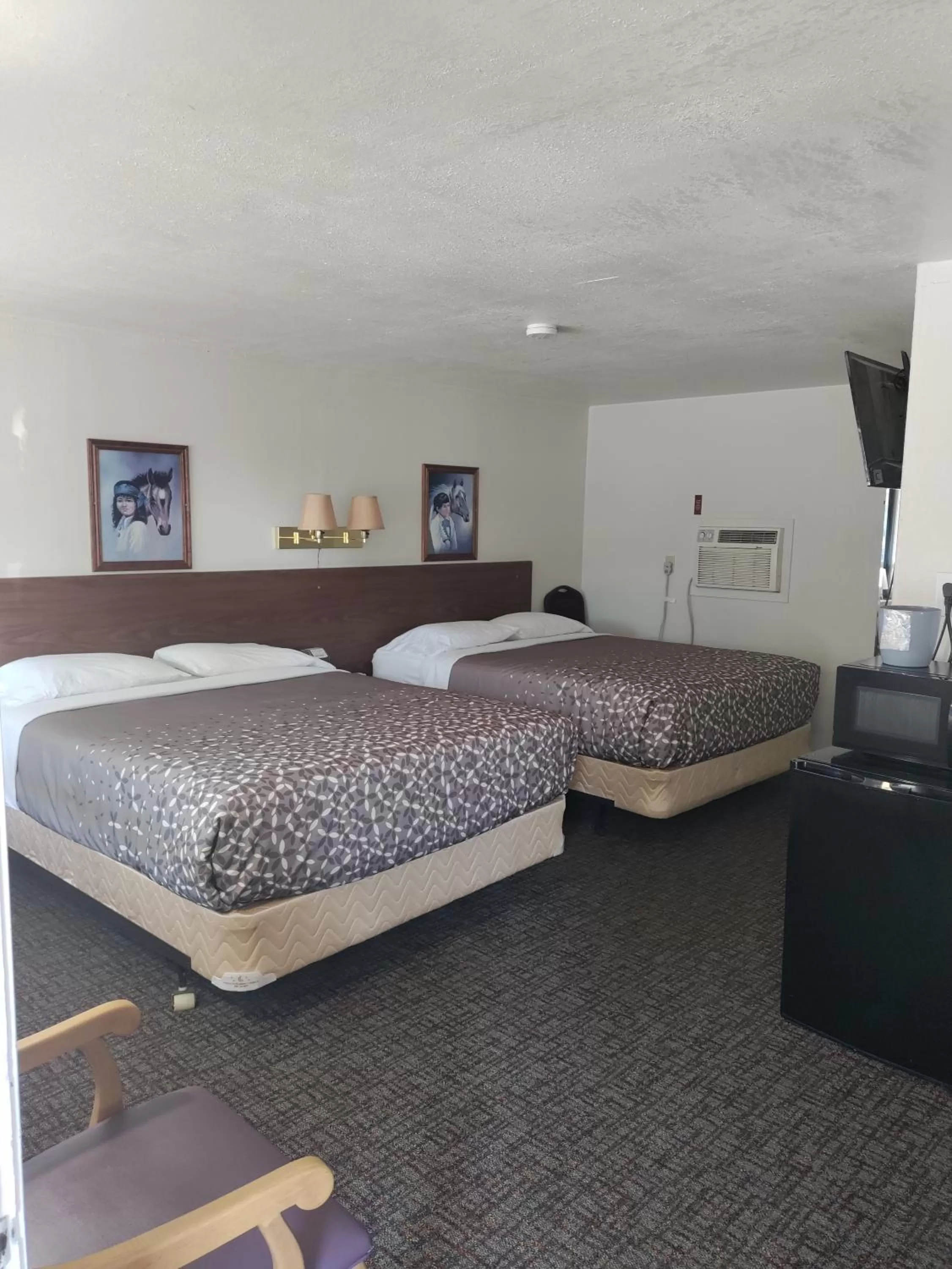 Bed in Eight Bar B Motel