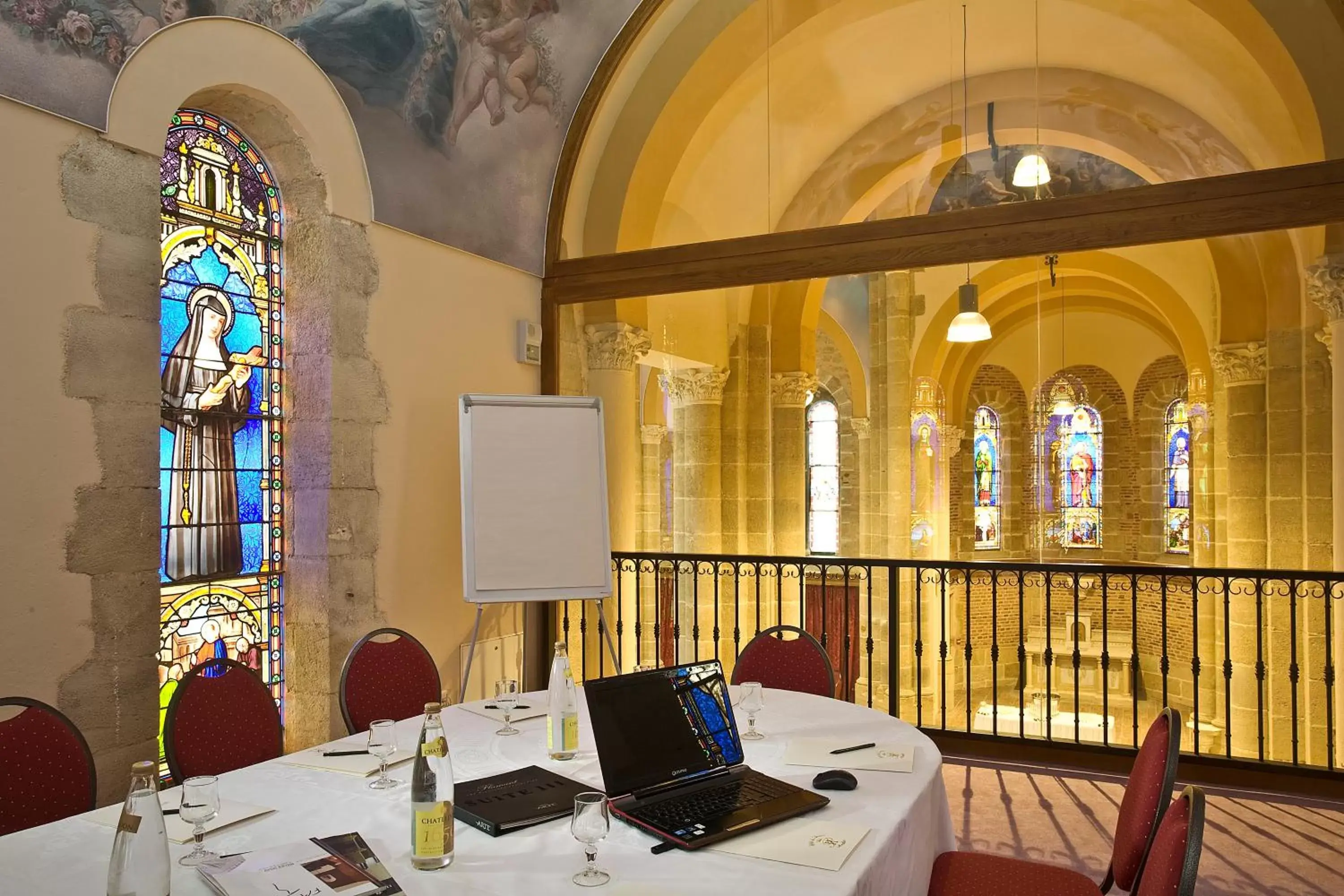 Living room, Restaurant/Places to Eat in Mercure Moulins Centre Hôtel de Paris