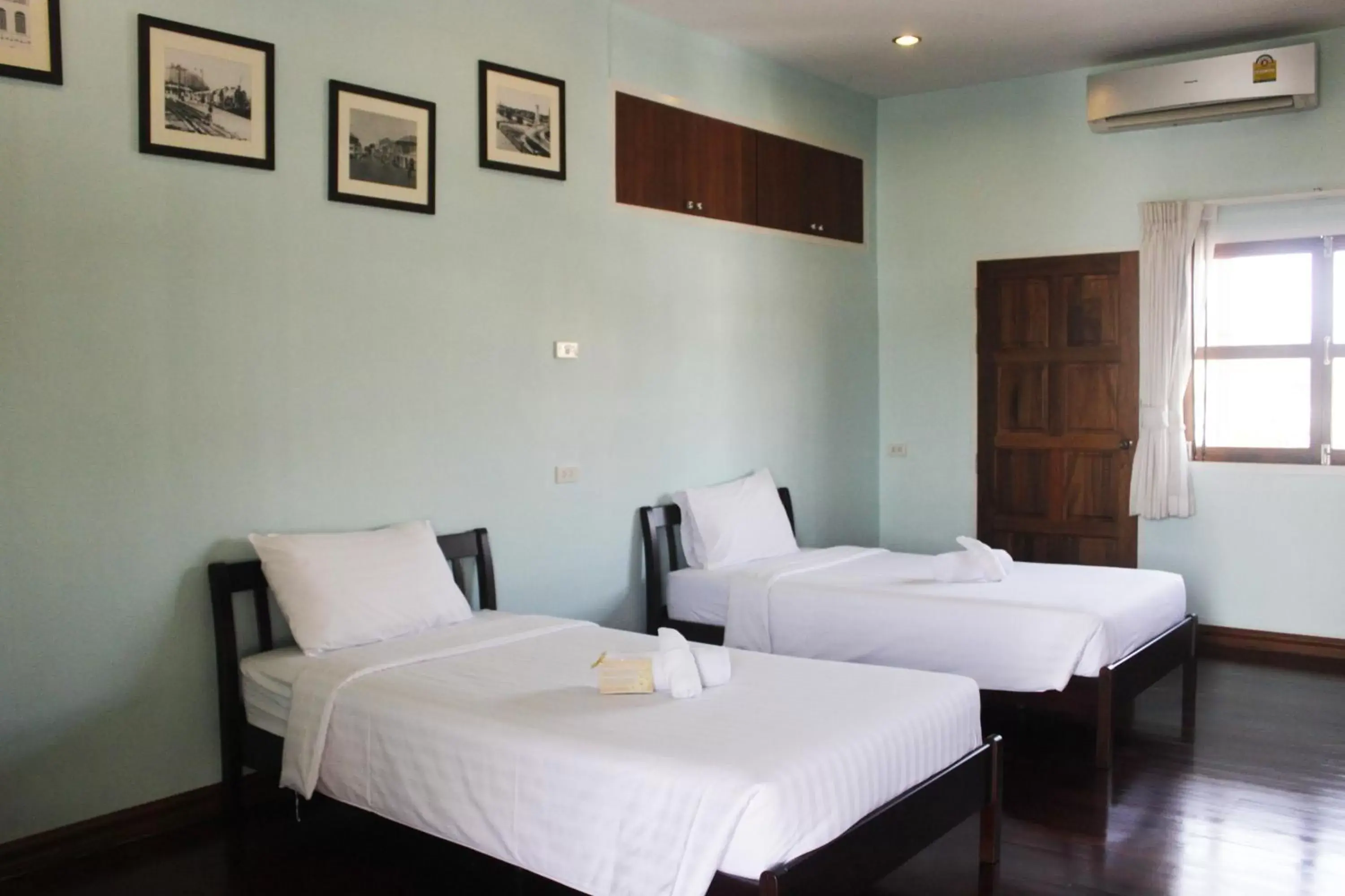 Quadruple Room in Feung Nakorn Balcony Rooms and Cafe
