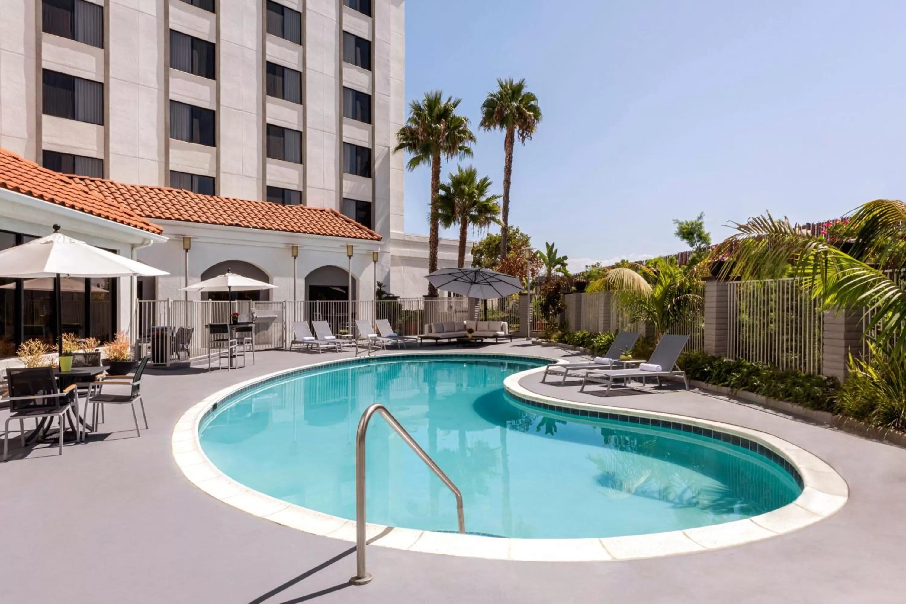 Swimming pool in Courtyard by Marriott San Diego Miramar