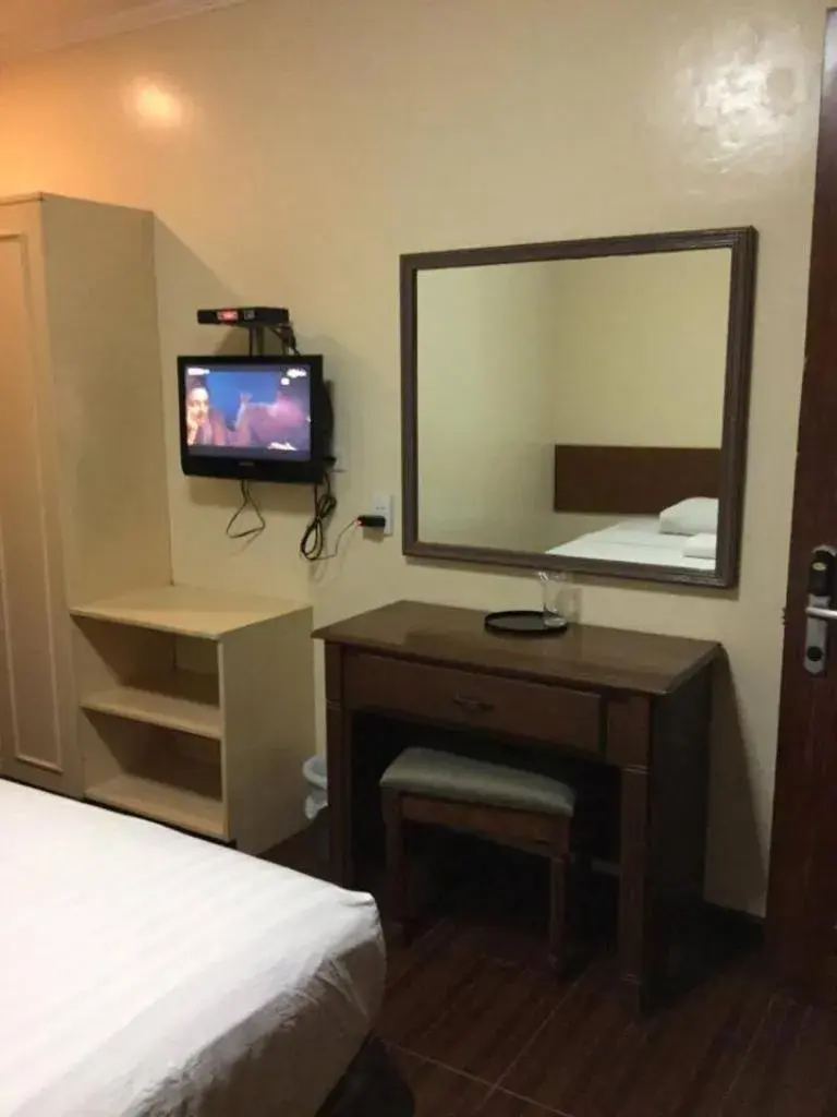 TV and multimedia, TV/Entertainment Center in Dotties Place Hotel and Restaurant