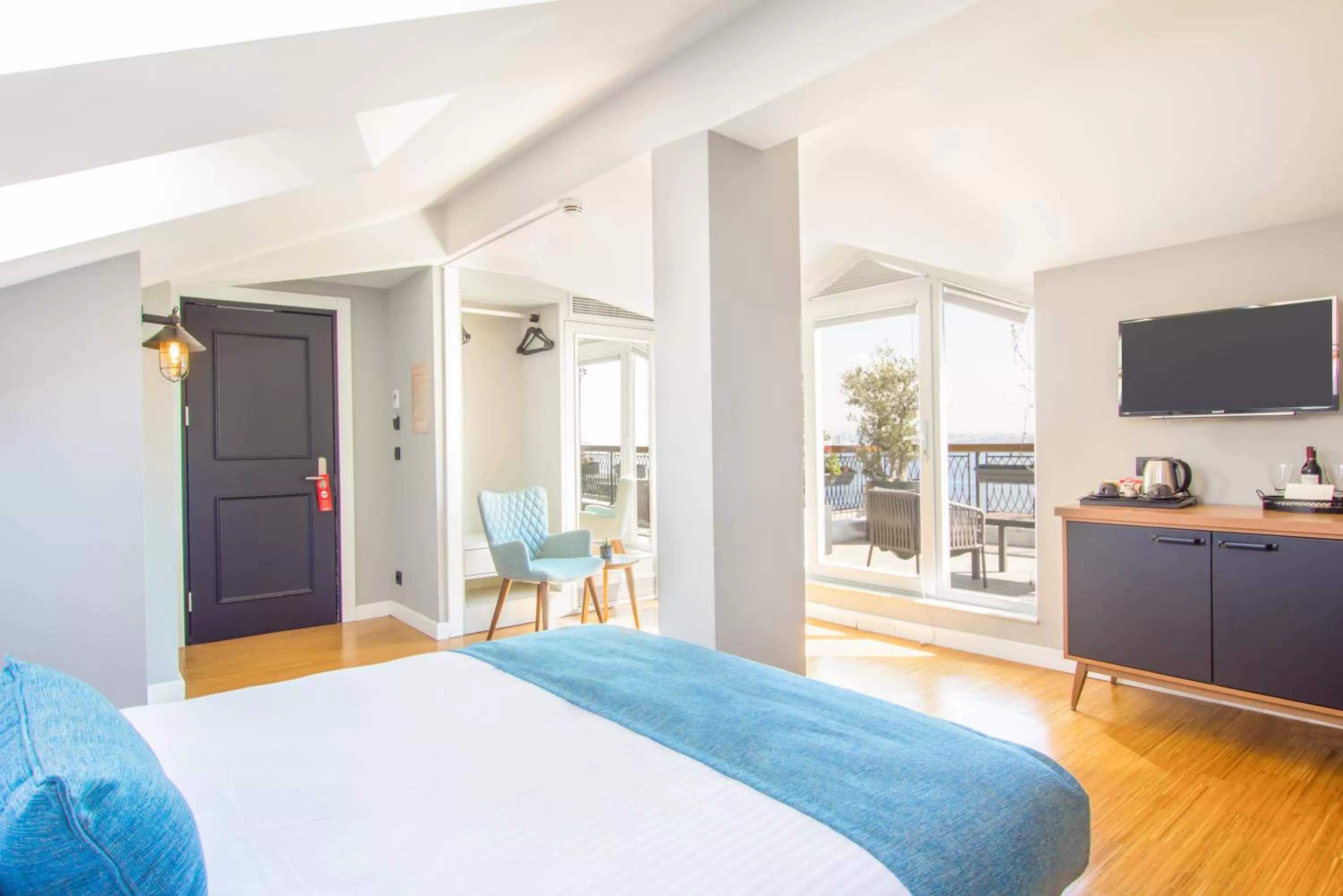 View (from property/room), Bed in Hotel Poem