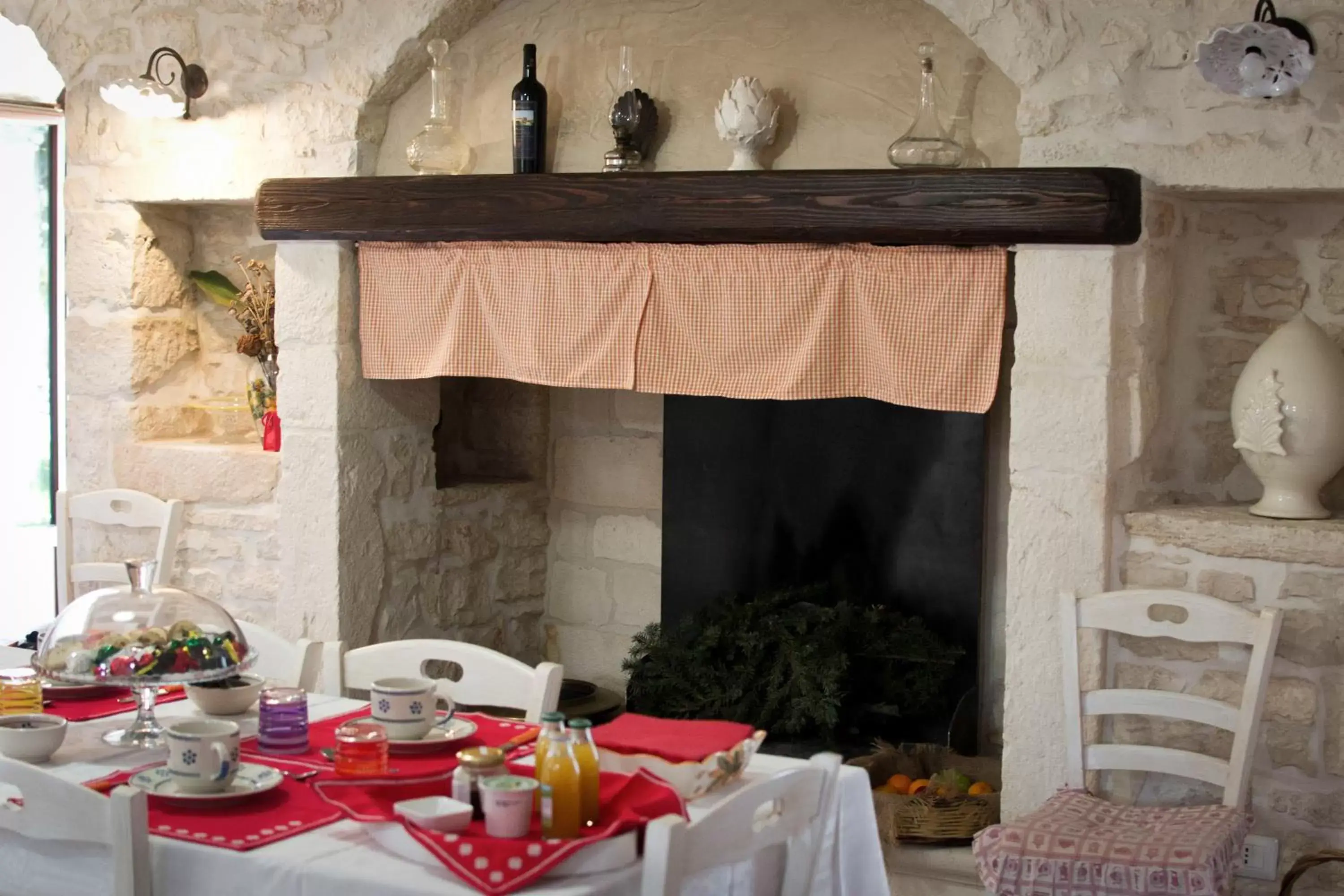 Communal lounge/ TV room, Restaurant/Places to Eat in B&B Trulli Donna Isabella