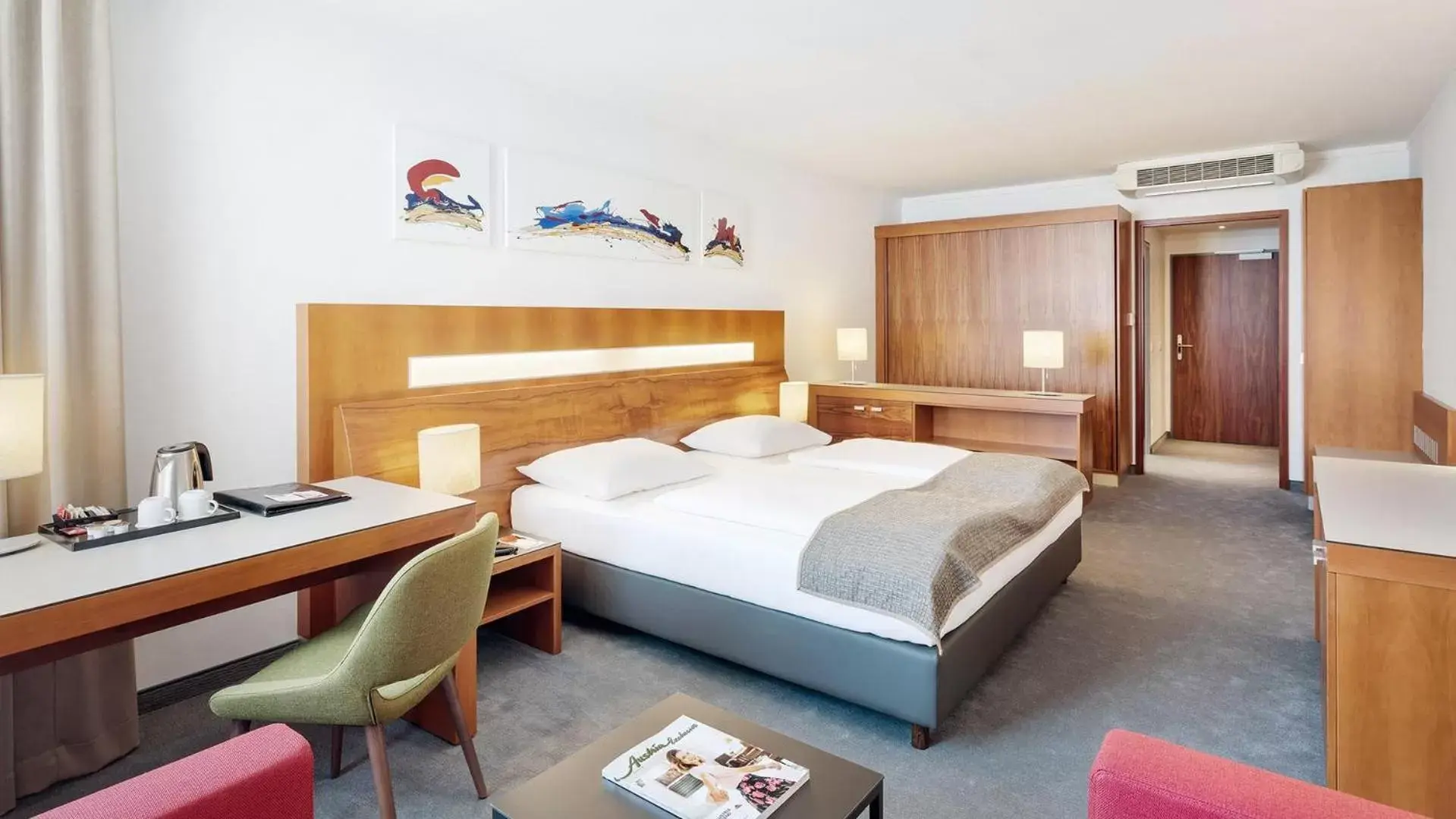 Bed in Austria Trend Hotel Europa Graz Hauptbahnhof