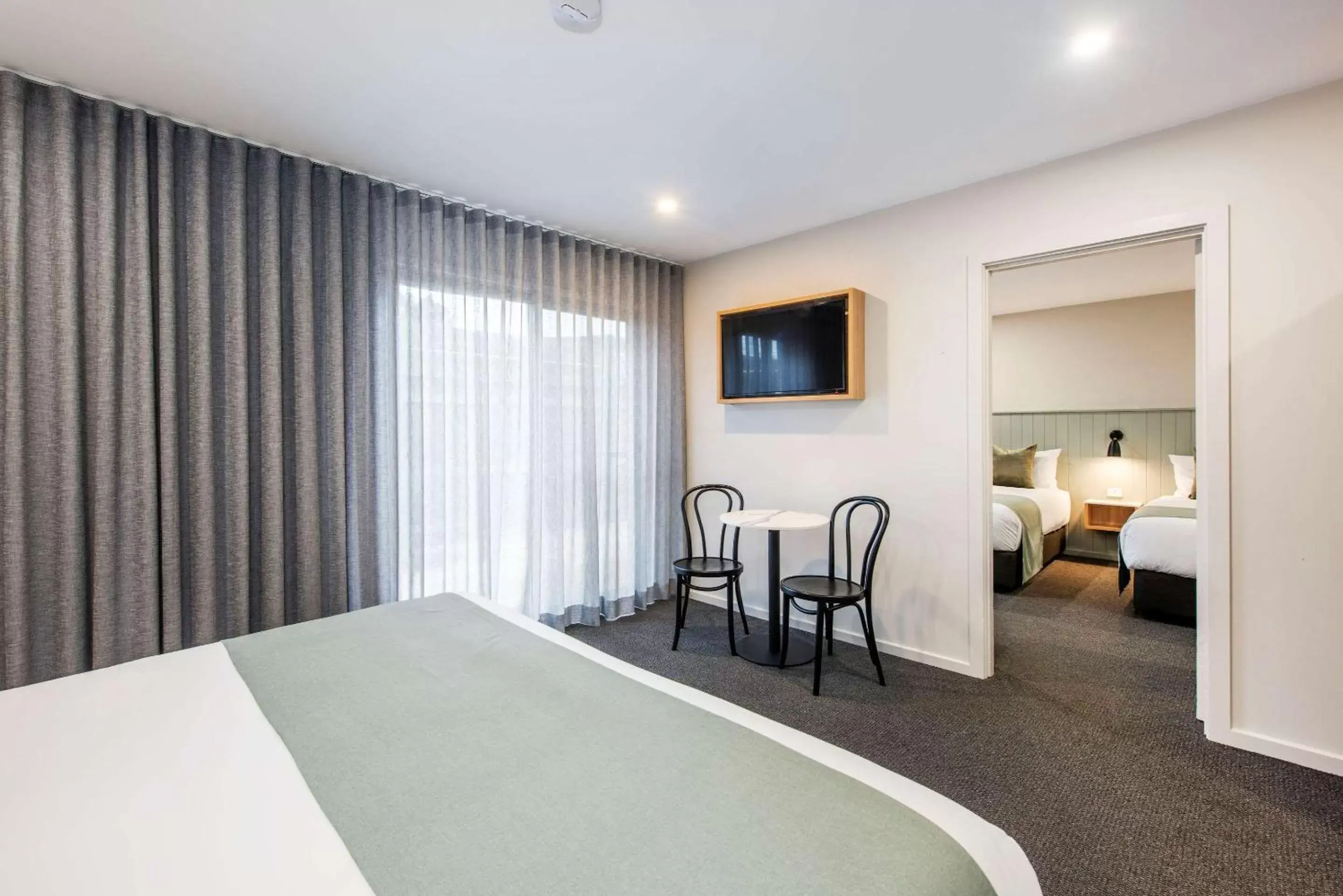 Photo of the whole room, Bed in Aden Hotel Mudgee