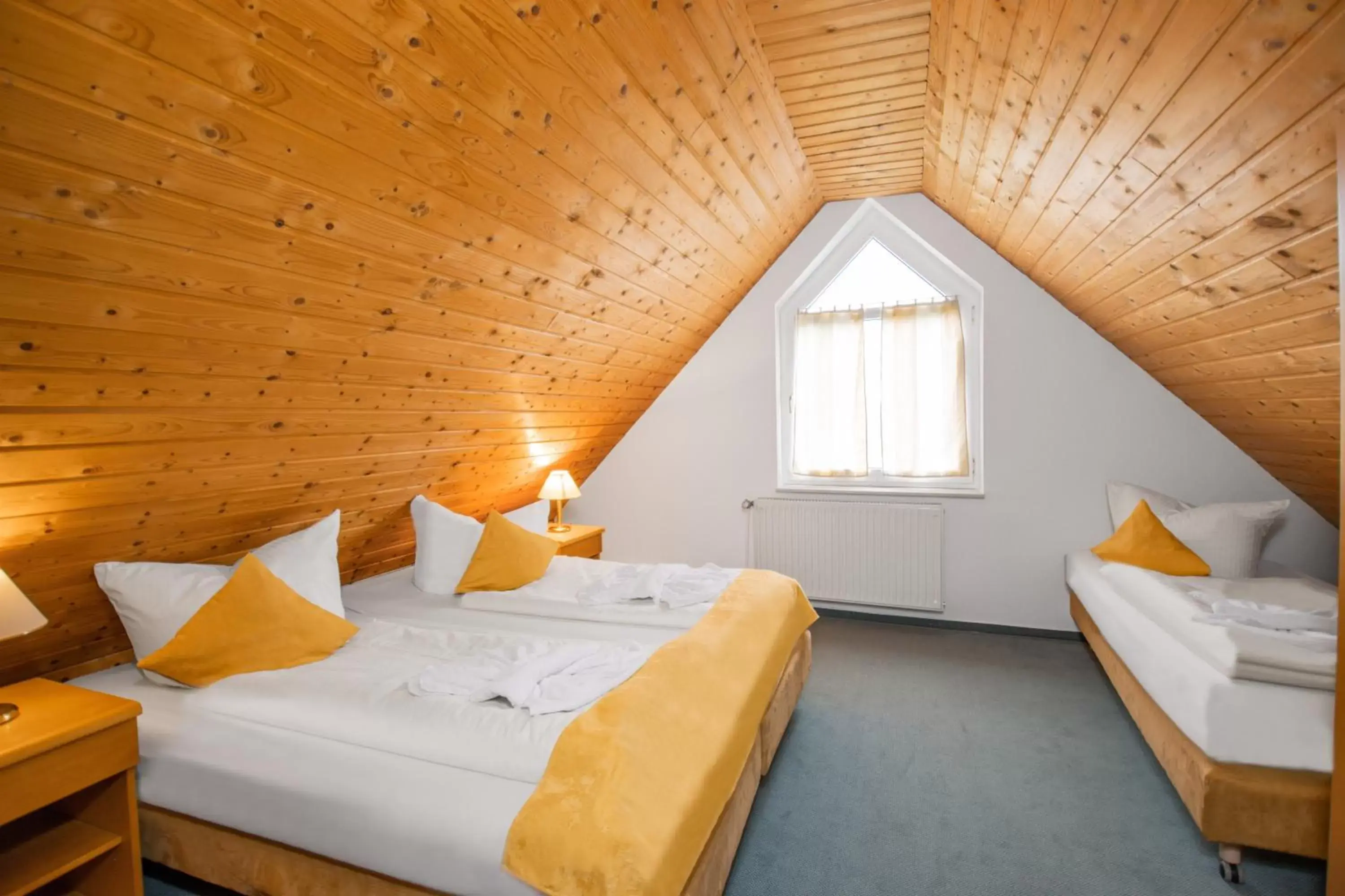 Bedroom, Bed in Hotel garni Zwickau-Mosel